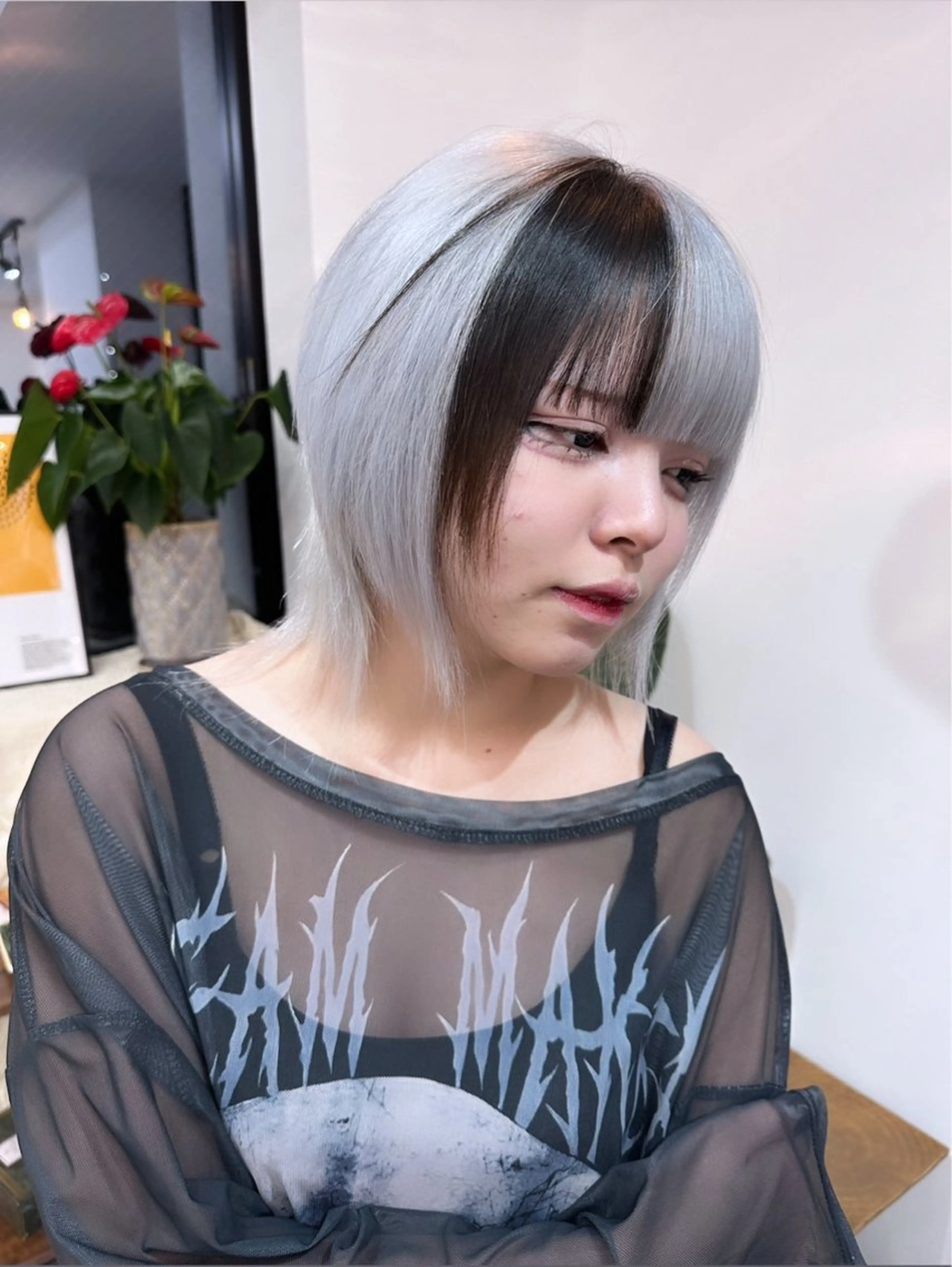 ショート カラー ヘアアレンジ TAKUMAブリーチ /切りっぱなし🪽のヘアスタイル