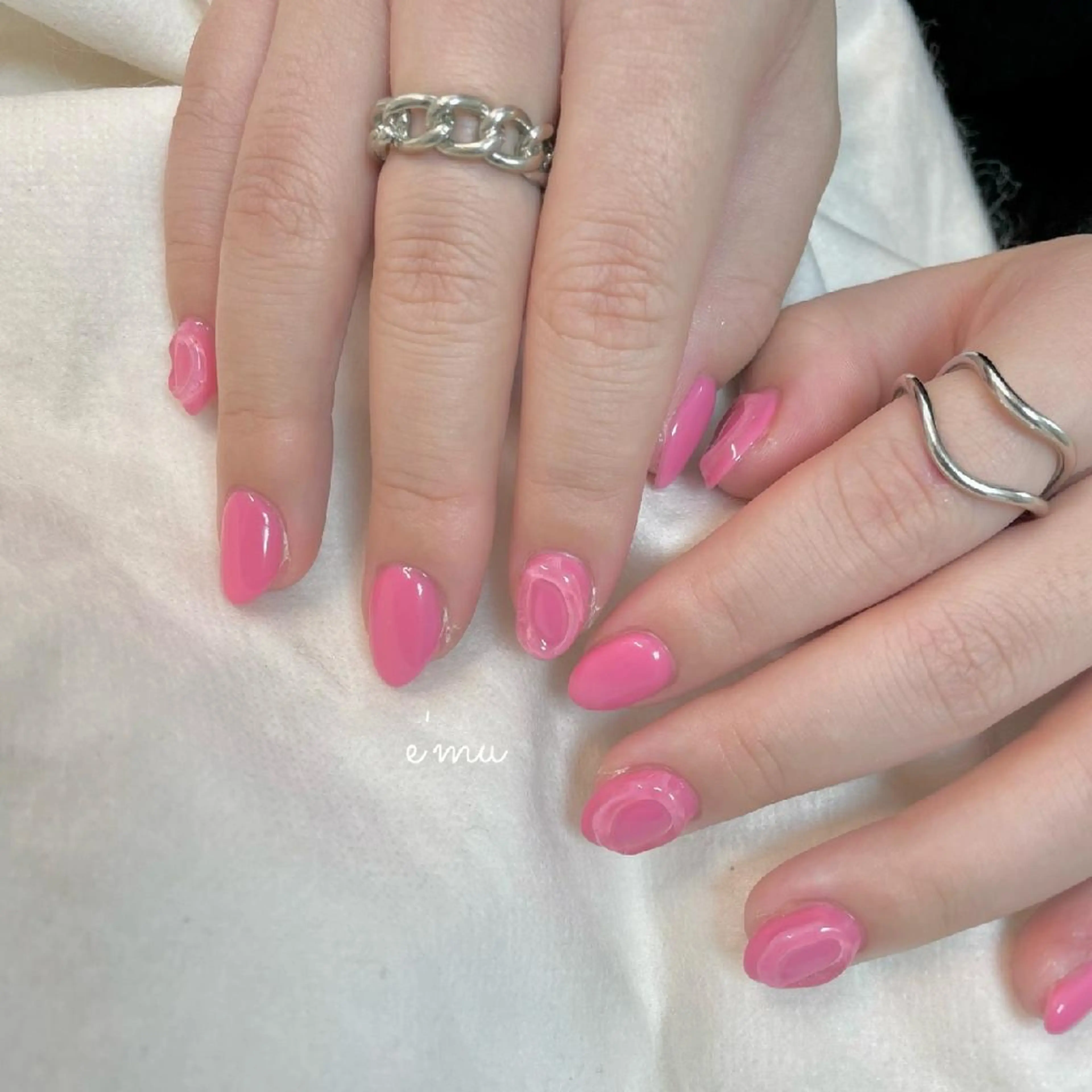 ネイル ニュアンスネイル ワンカラーネイル ピンク ぷっくりネイル 春ネイル ハンドネイル nail salon e'mu💐のネイルデザイン