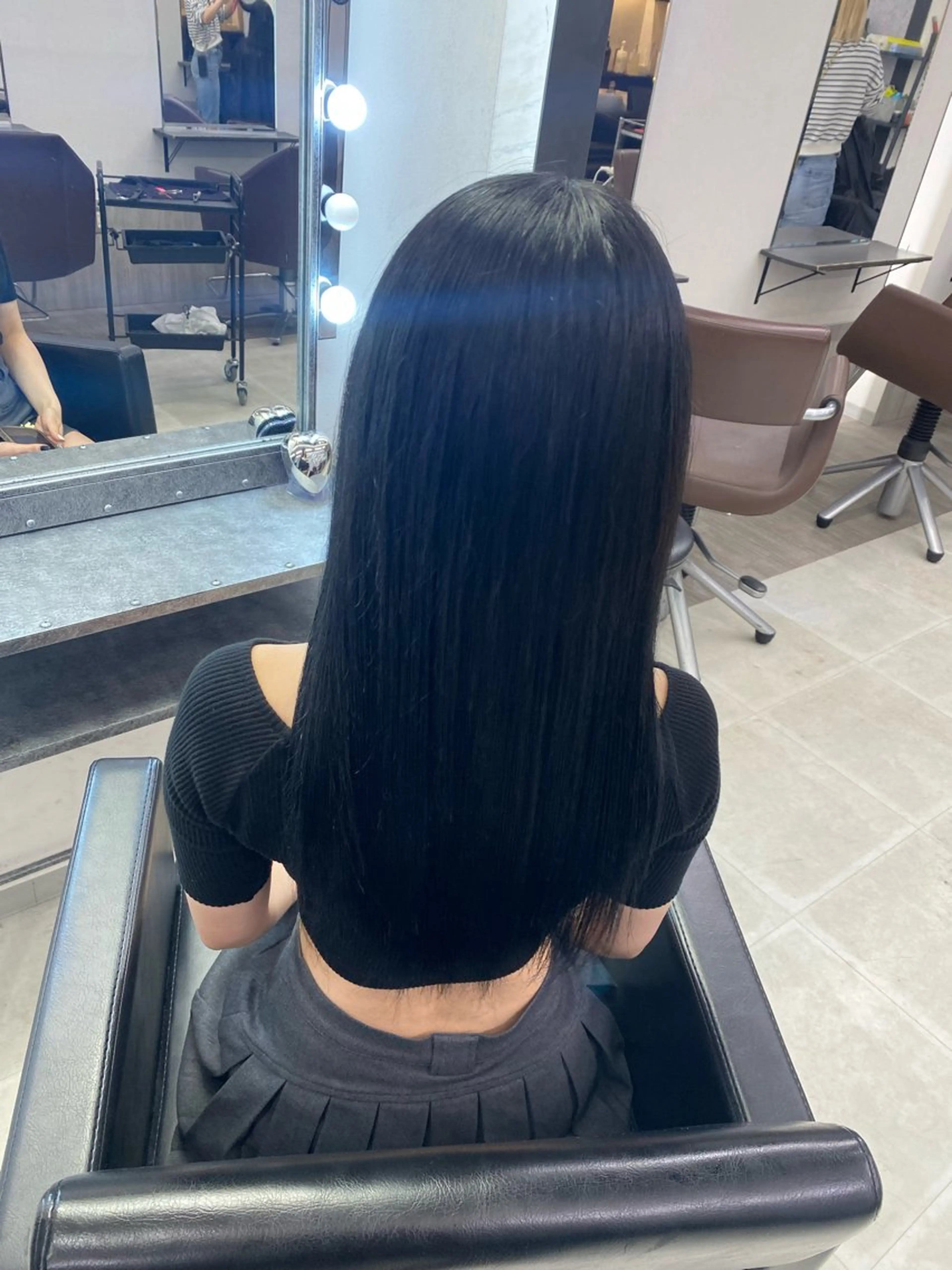 ロング カラー ヘアカラー 縮毛矯正 noa 寒色系カラーブリーチのヘアスタイル