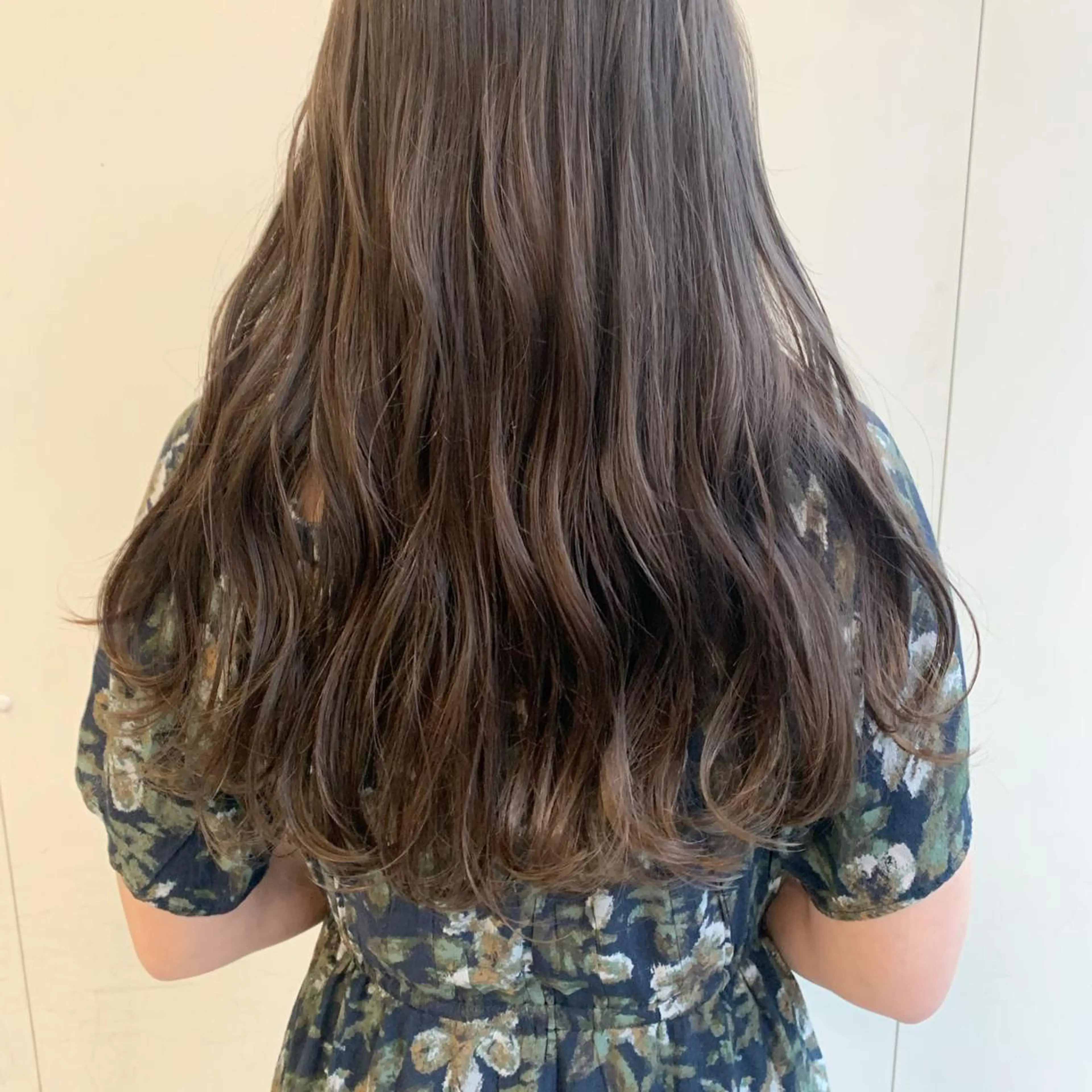カラー 山口 莉奈のヘアスタイル