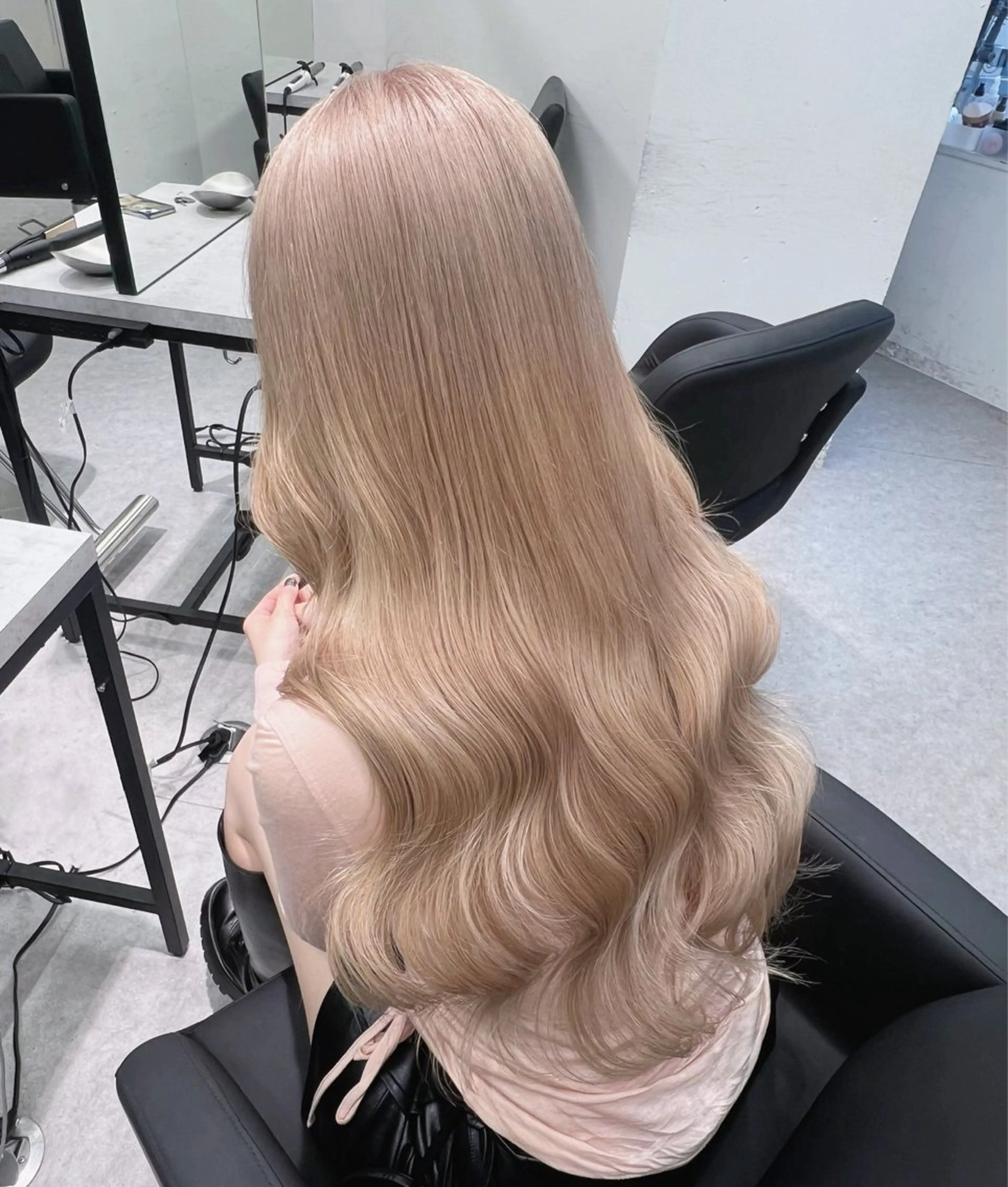 ロング カラー PELE所属・💍透明感 💖艶ミルクティーのヘアスタイル