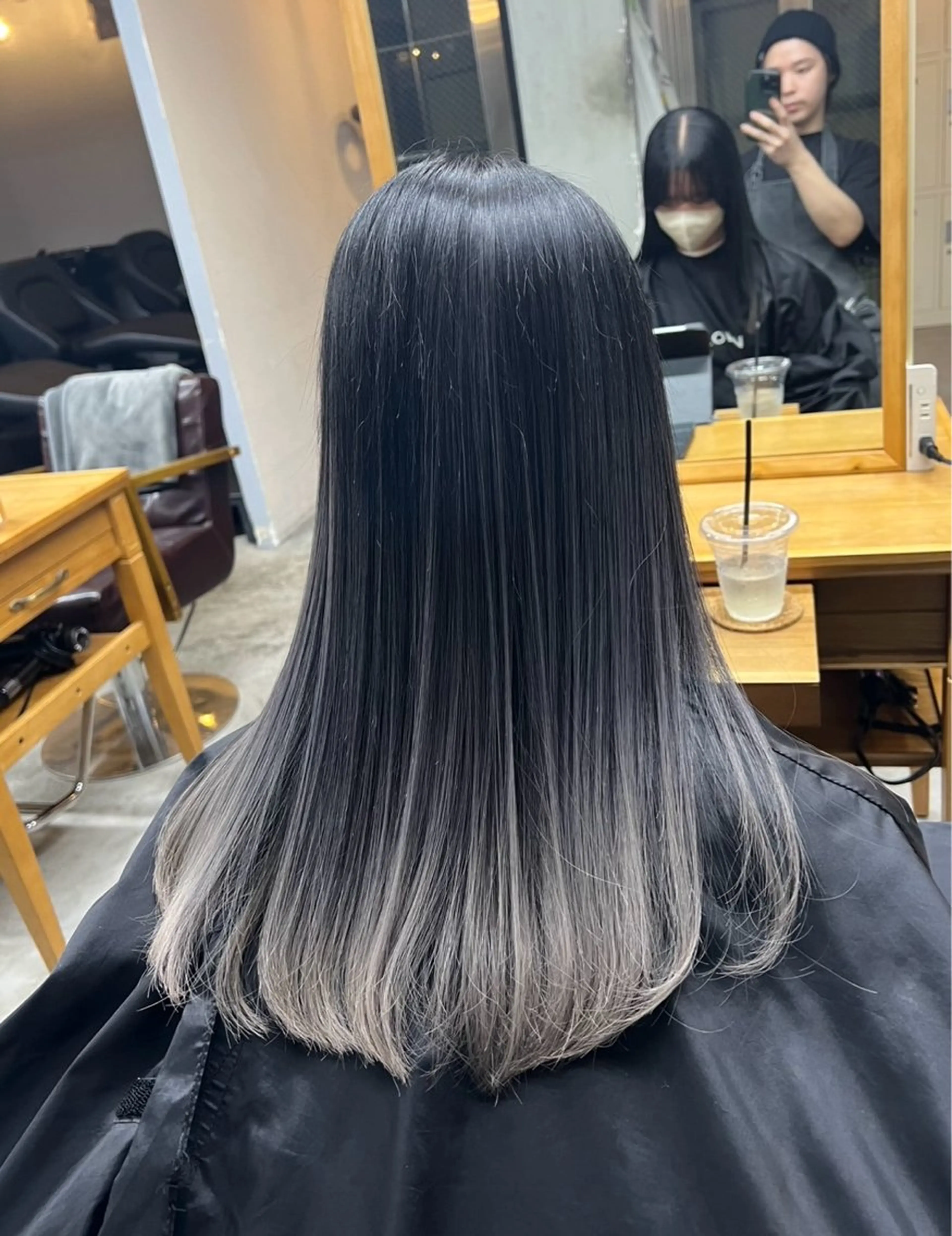 セミロング カラー バレイヤージュ シルバー ホワイトシルバー レイヤーカット ヘアカラー トリートメント ROBIN所属・指名数No.1 /NAOYAのヘアスタイル