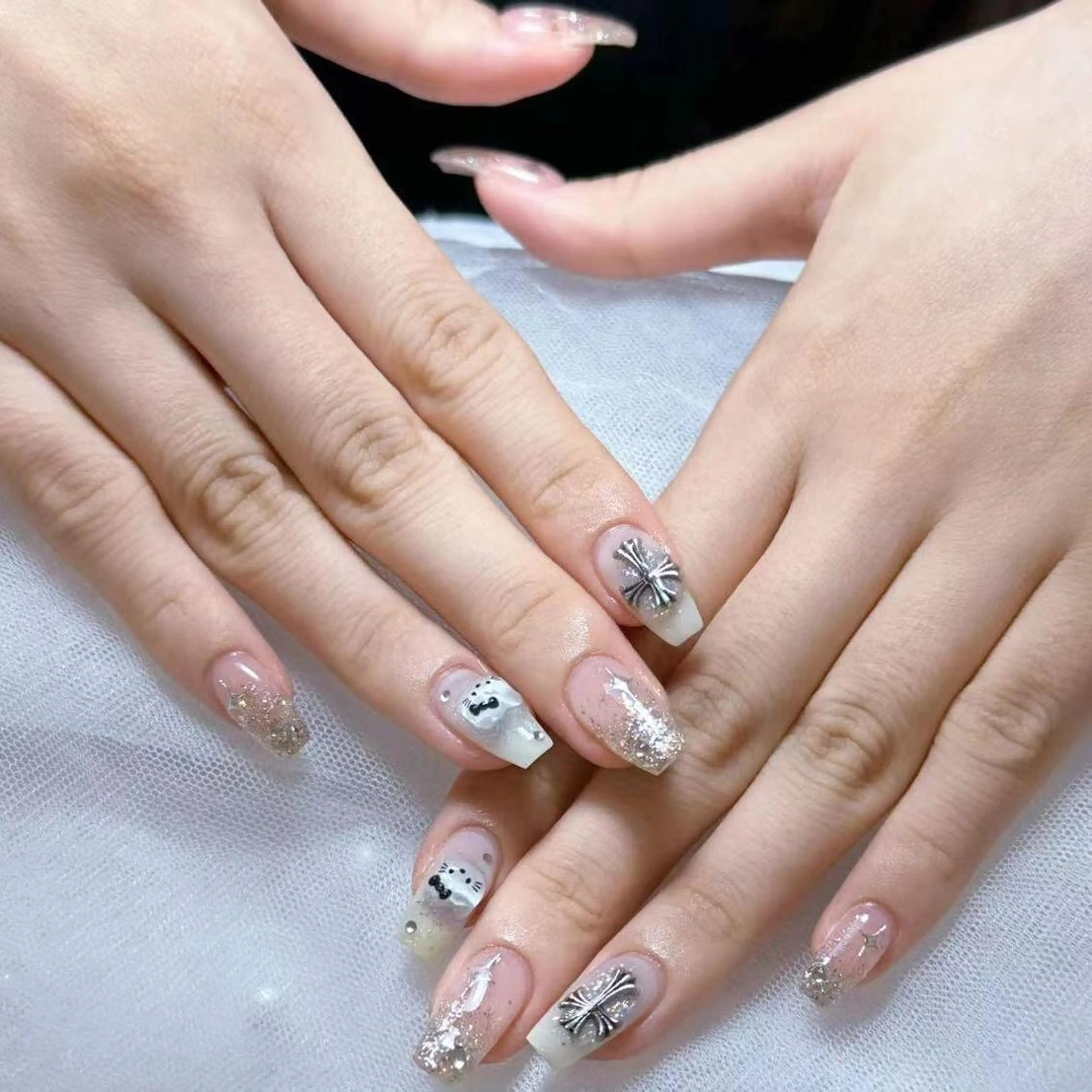 ネイル アートネイル オーロラネイル ガーリー キラキラネイル マグネットネイル Leah 💅のネイルデザイン