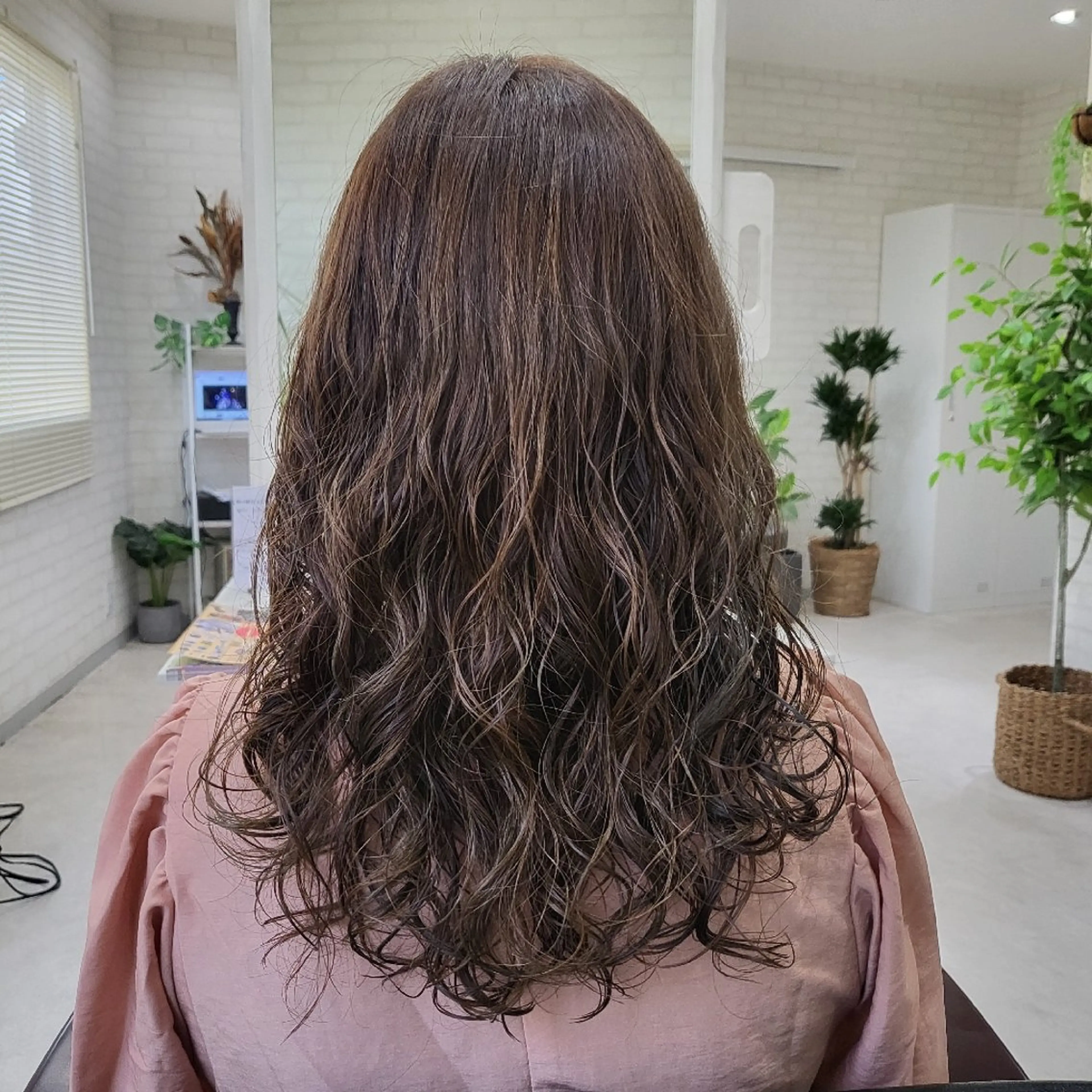ロング パーマ カラー カット ヘアカラー パーマ ヘアーサロン サニーのヘアスタイル