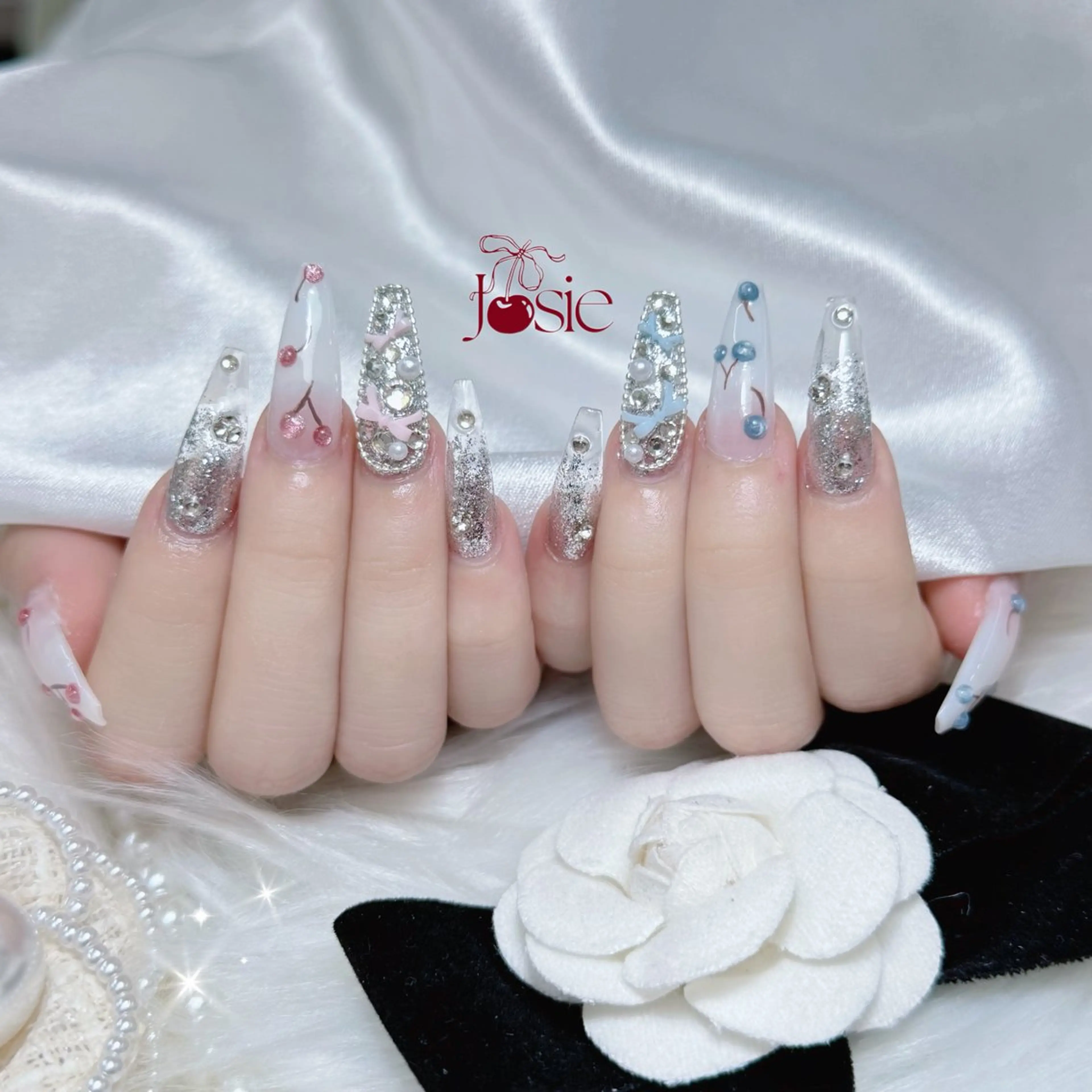ネイル フレンチネイル グラデーション 韓国ネイル マグネットネイル ミラーネイル ハンドネイル YURI NAILのネイルデザイン