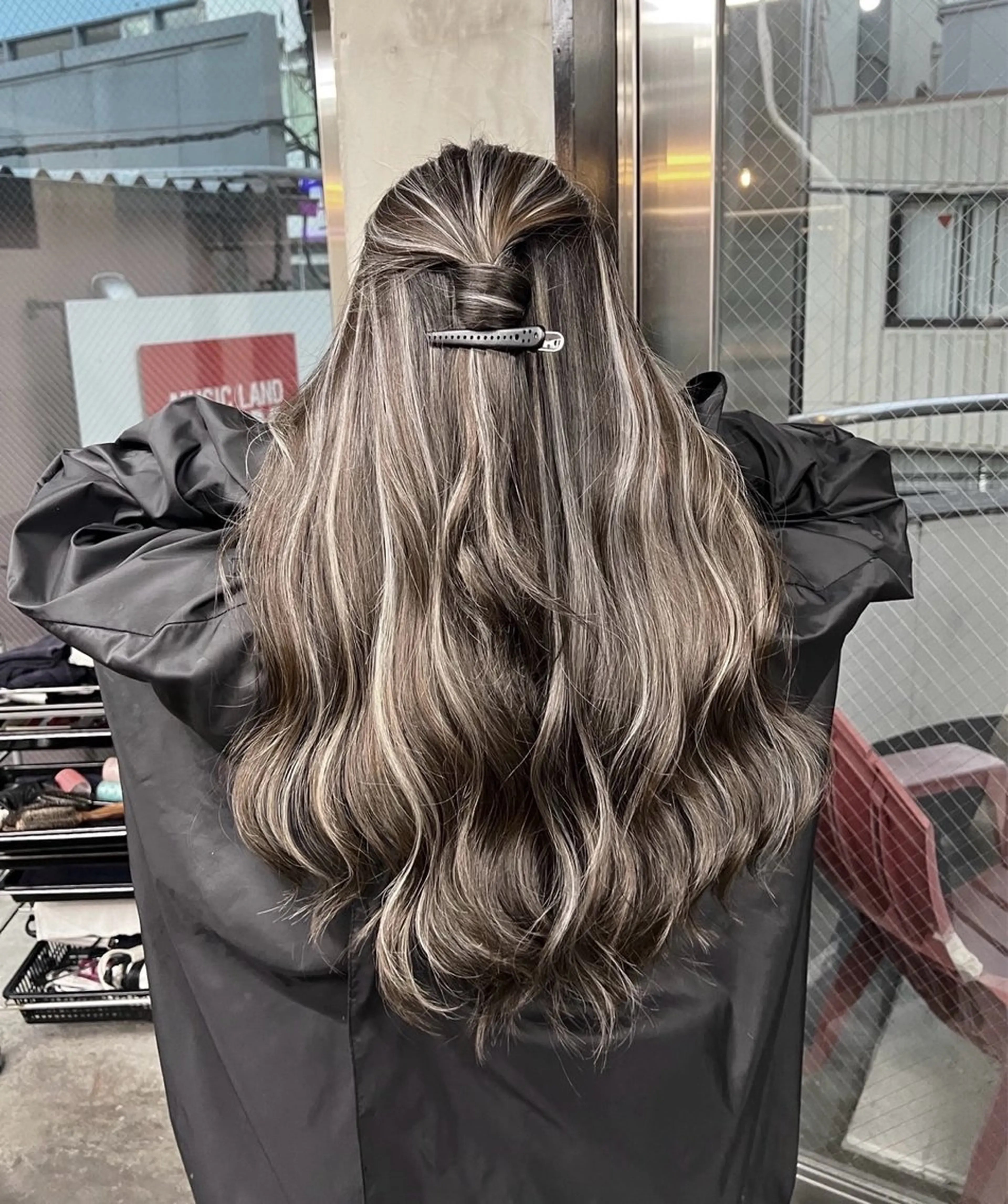 ロング カラー ヘアアレンジ グレージュ ハイライトカラー ハイライト ヘアカラー トリートメント 指名数No.1 /NAOYAのヘアスタイル