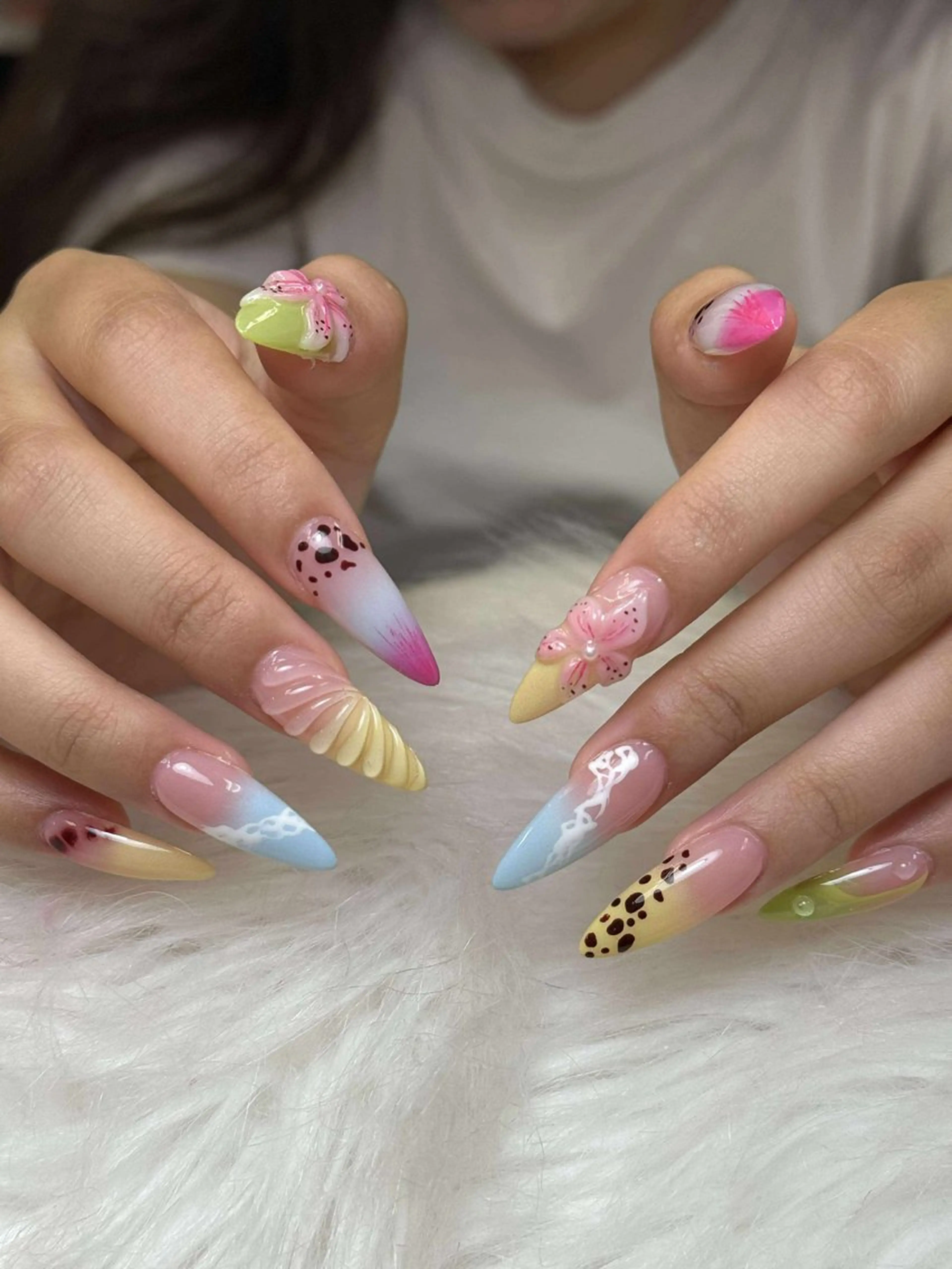 ネイル チークネイル ハート ホログラムネイル ミラーネイル ニュアンスネイル Nie Nail Shinokuboのネイルデザイン
