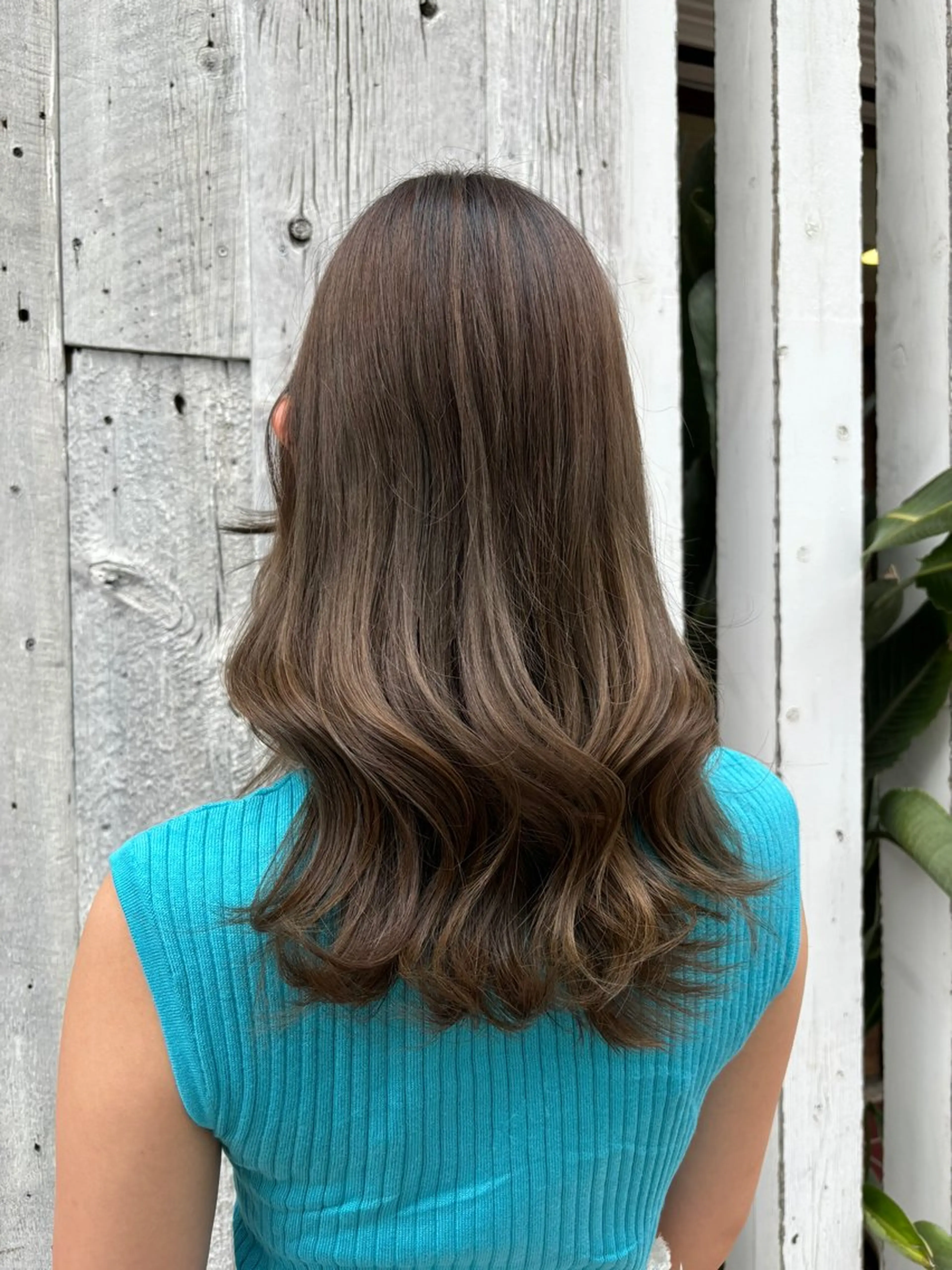 ミディアム 若月 七海のヘアスタイル