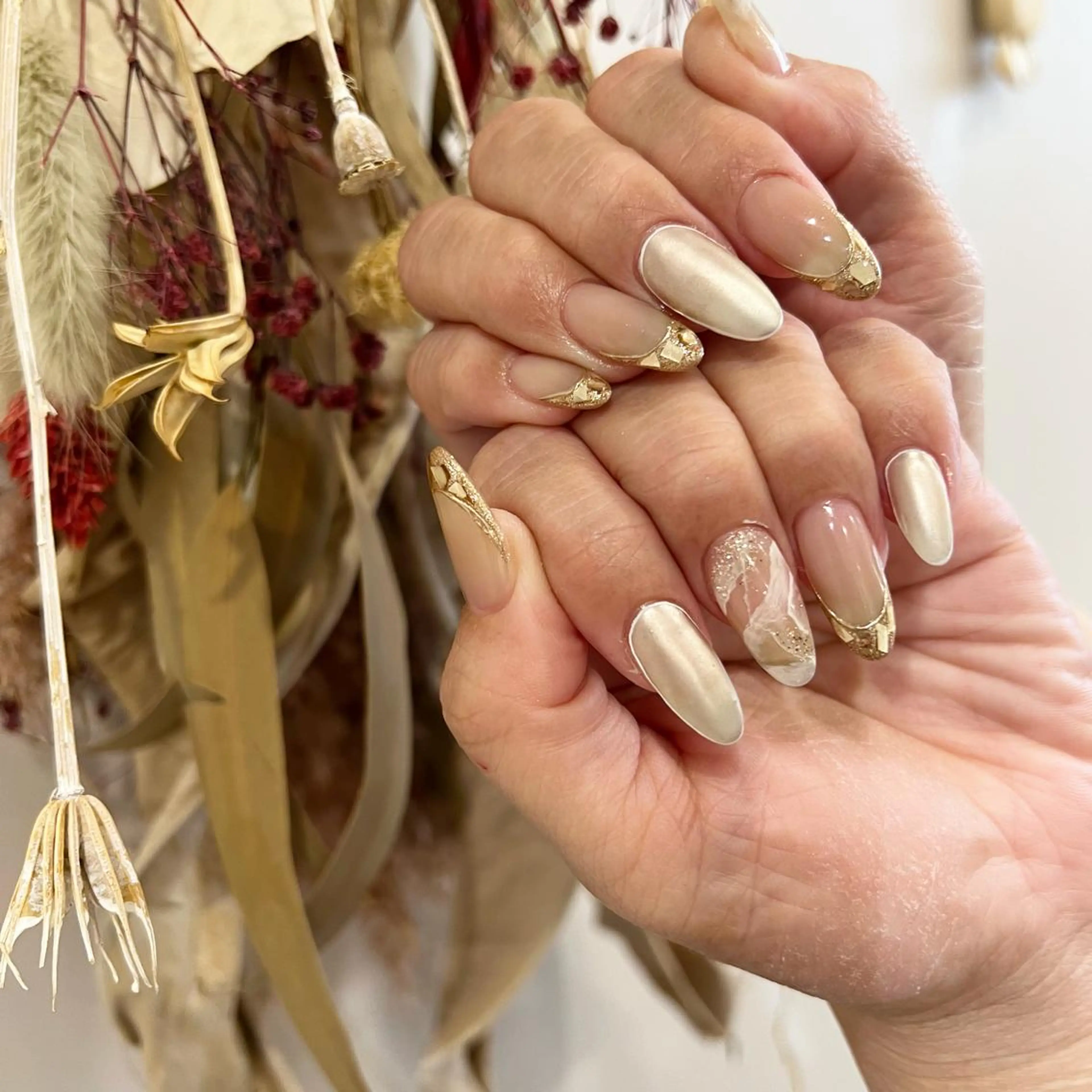 ネイル アートネイル ジェルネイル パラジェル ホワイト MAKANI salonのネイルデザイン