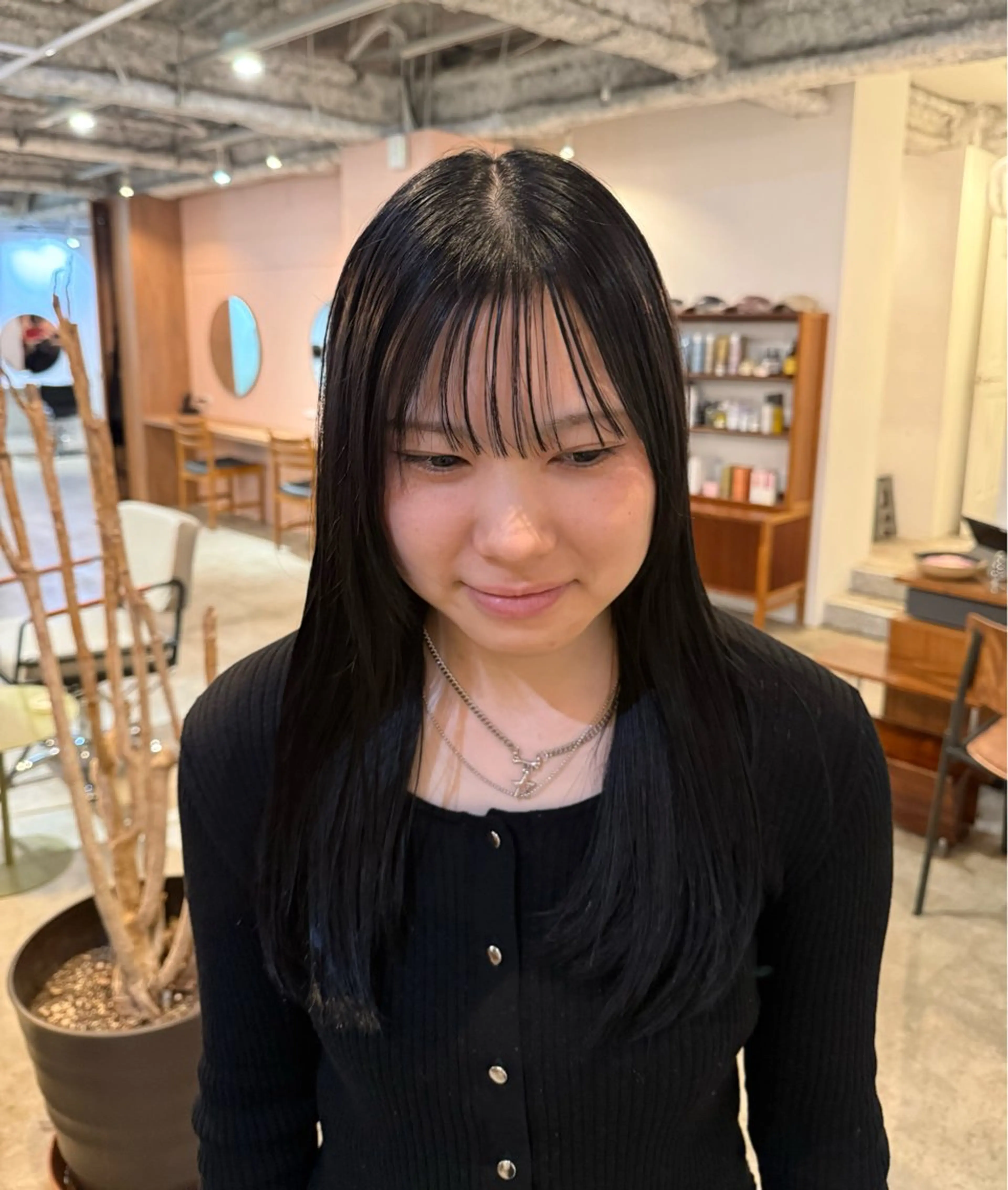 カラー グレージュ ヘアカラー 小西 美優のヘアスタイル