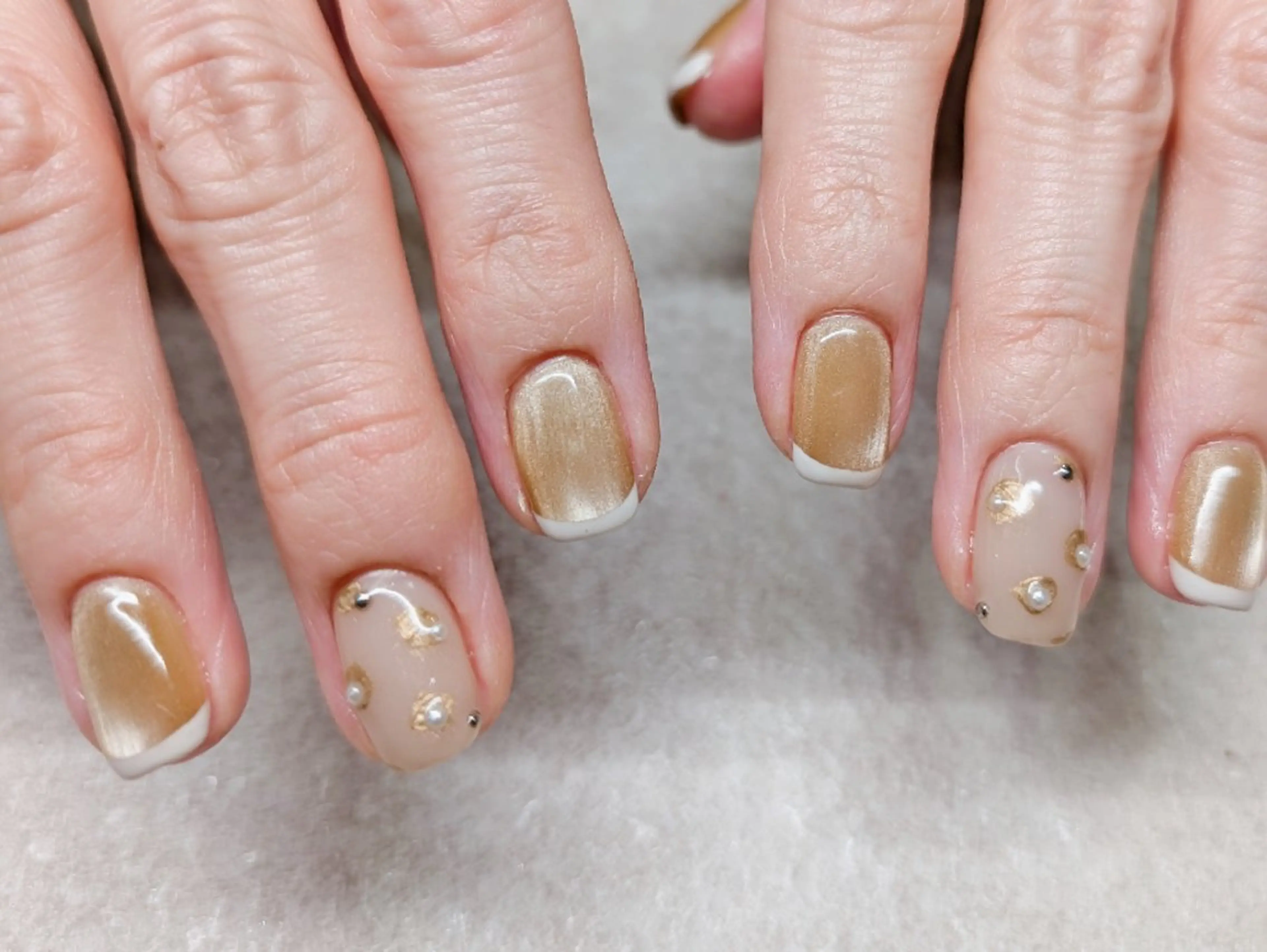 ネイル ゴールド マグネットネイル FIKA 折戸のネイルデザイン