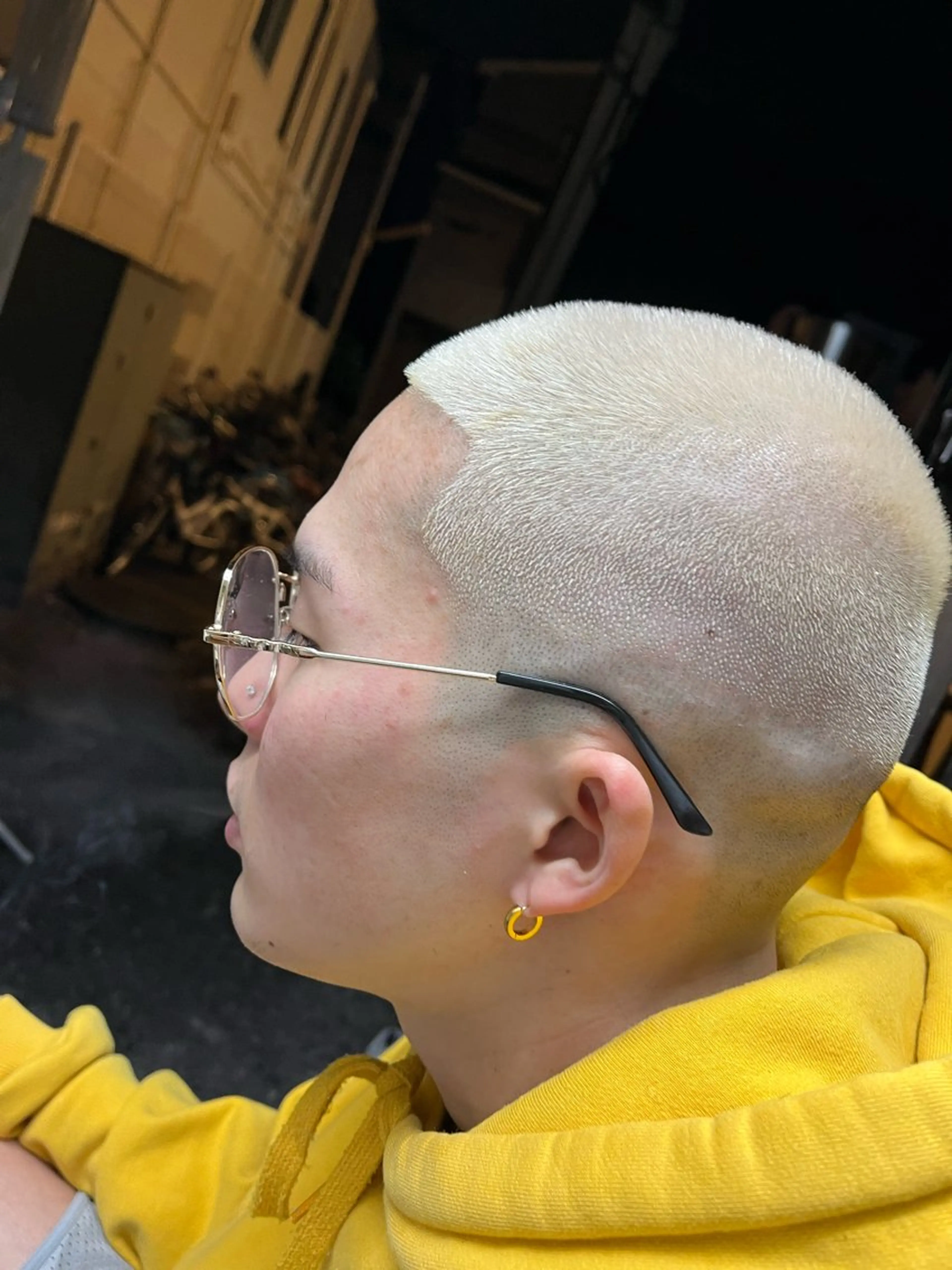 カット(シェービング込み)＋ブリーチオンカラーorダブルブリーチの写真