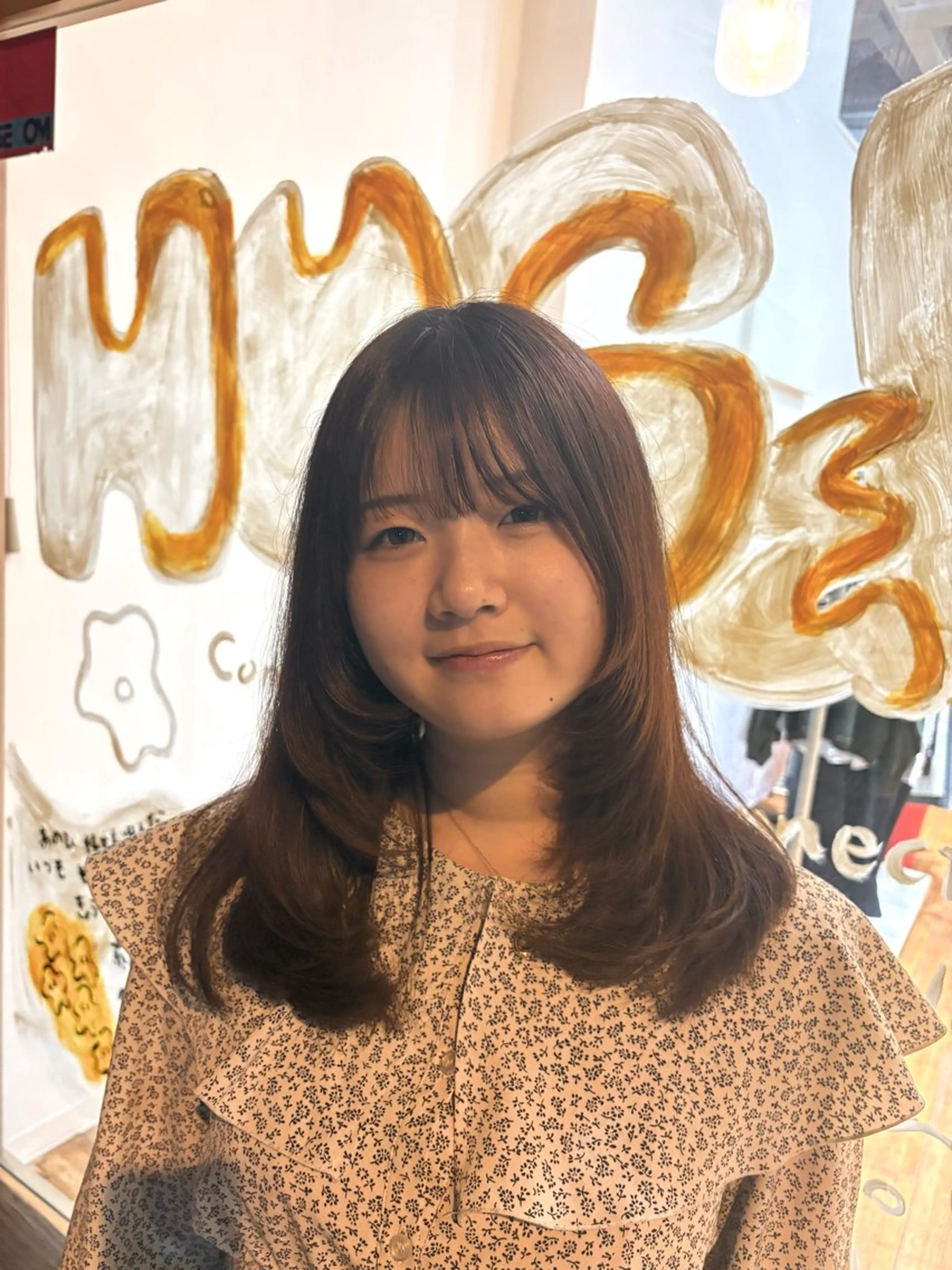 ミディアム カラー レイヤーカット 淀 小南津のヘアスタイル