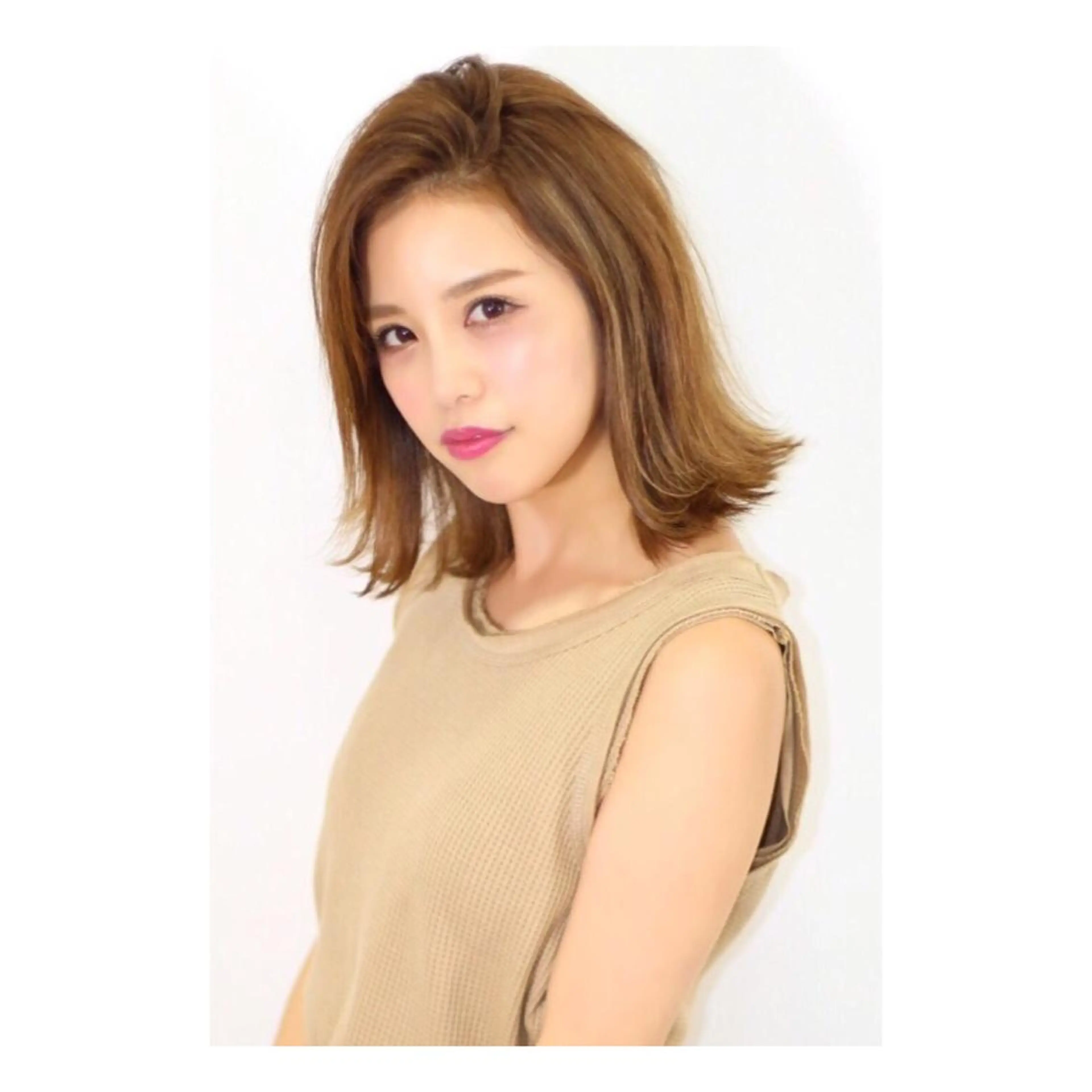 ミディアム 切りっぱなしボブ ボブ ハイライト かきあげバング Cuon所属・✨ご新規様のみ✨ ウンノのヘアスタイル