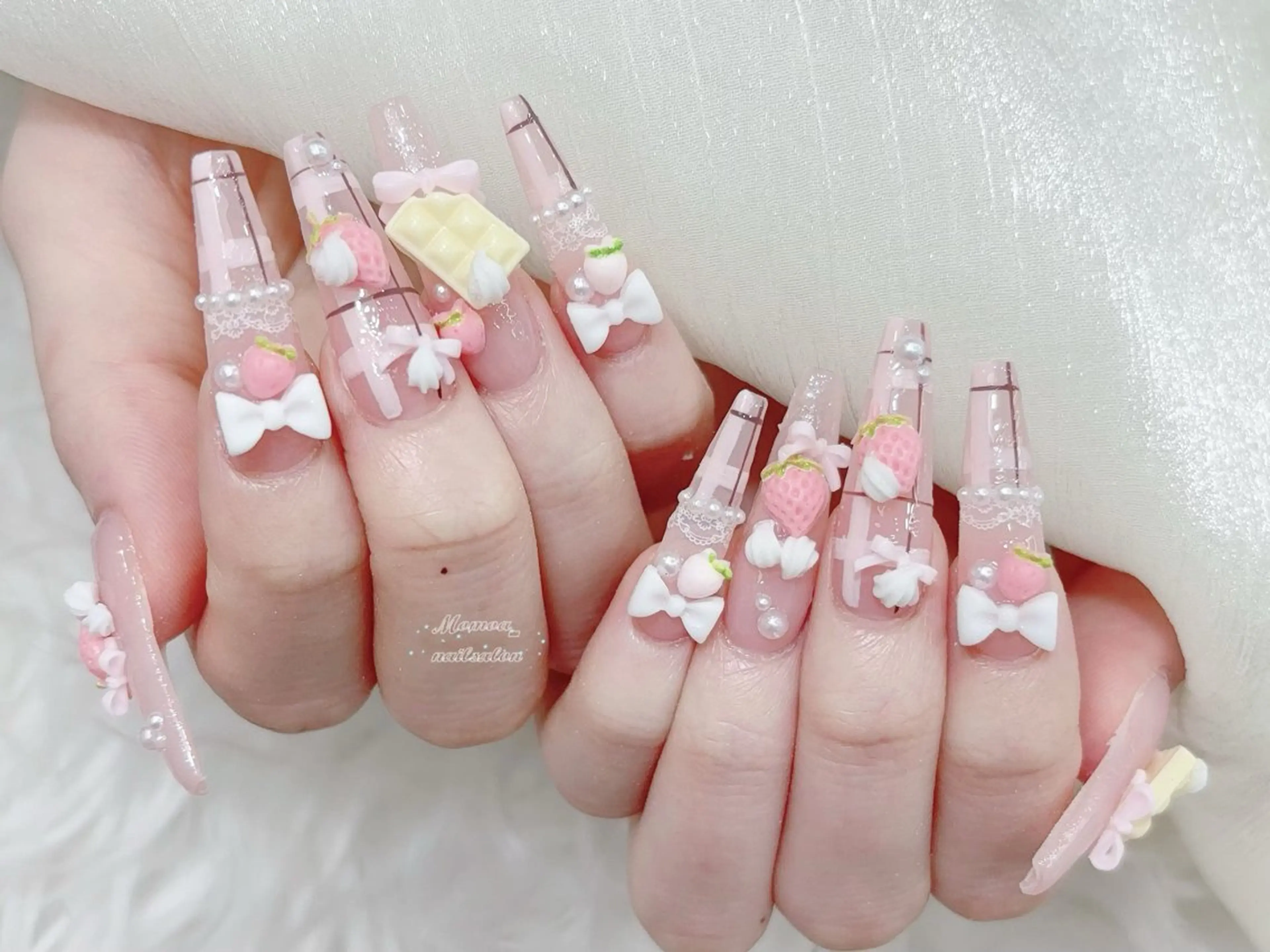 ネイル 成人式 マグネットネイル 大理石ネイル(マーブル) リボン 夏ネイル ハンドネイル MoMoA Nail ネイル長さ出し専門店のネイルデザイン