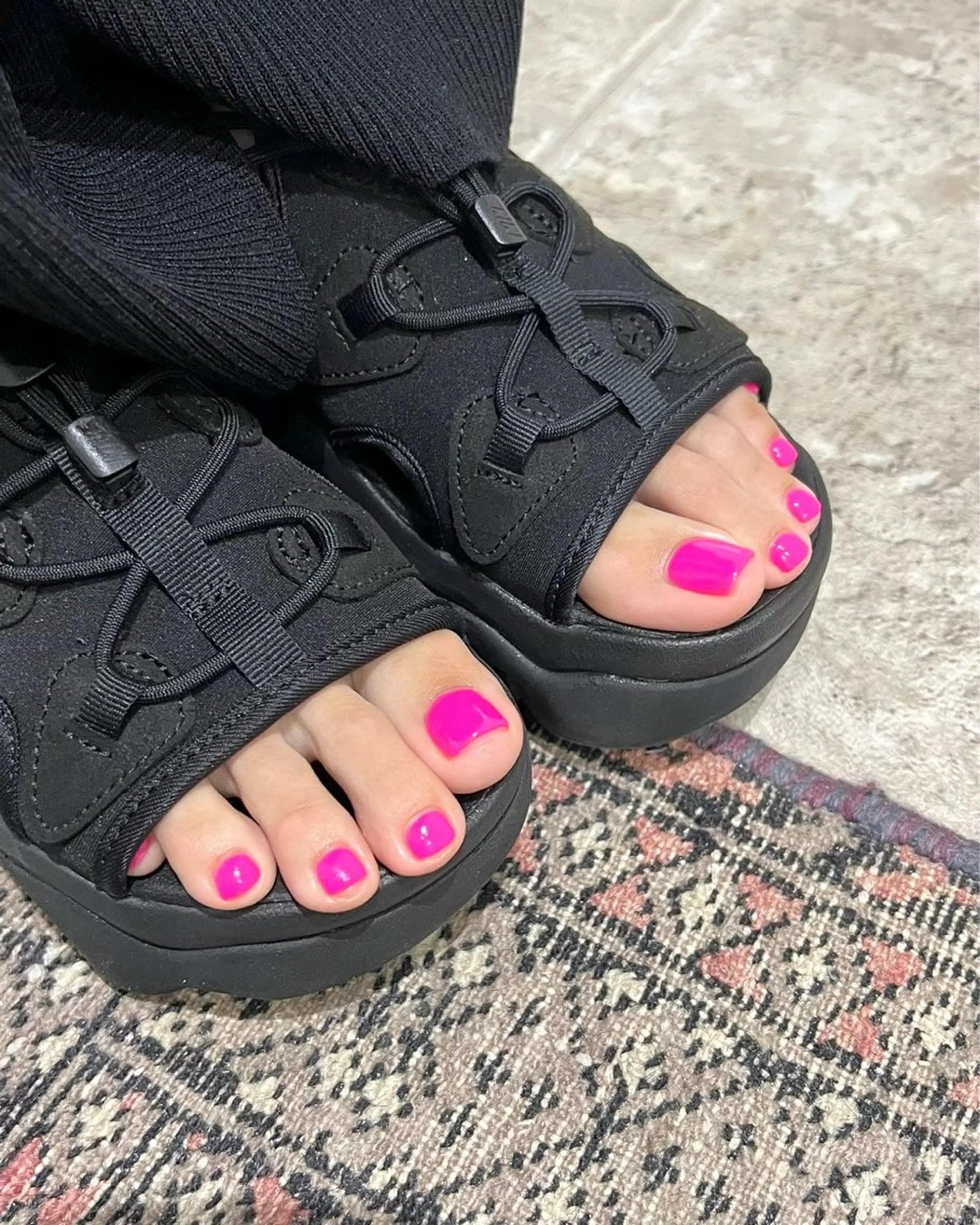 ネイル フットネイル Cleo 名古屋駅店 🖤Seraのネイルデザイン