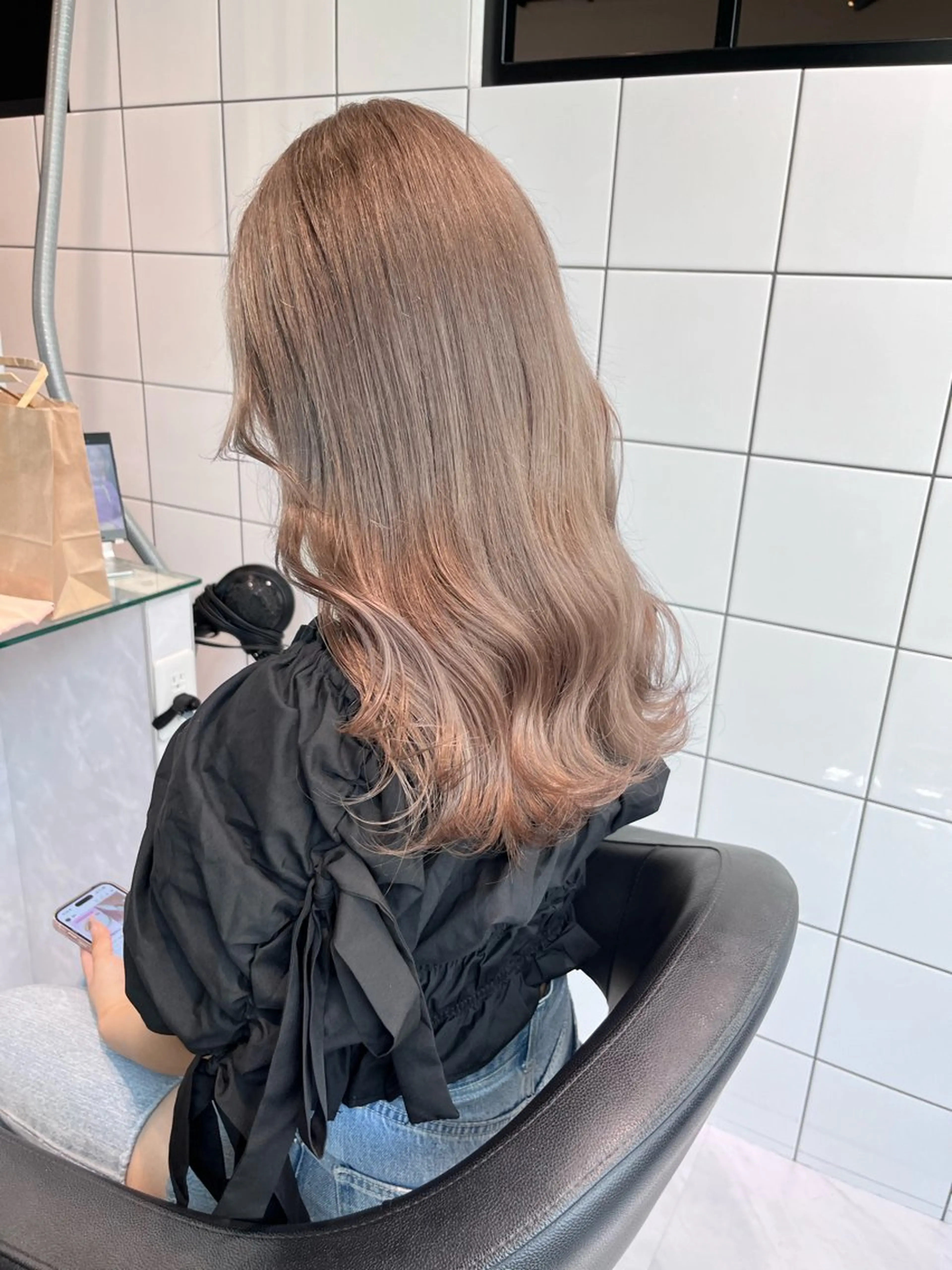 🤍明るめミルクティーやるなら🤍カット＋ケアブリーチダブルカラー＋オリジナルトリートメント＋コテ巻き仕上げの写真