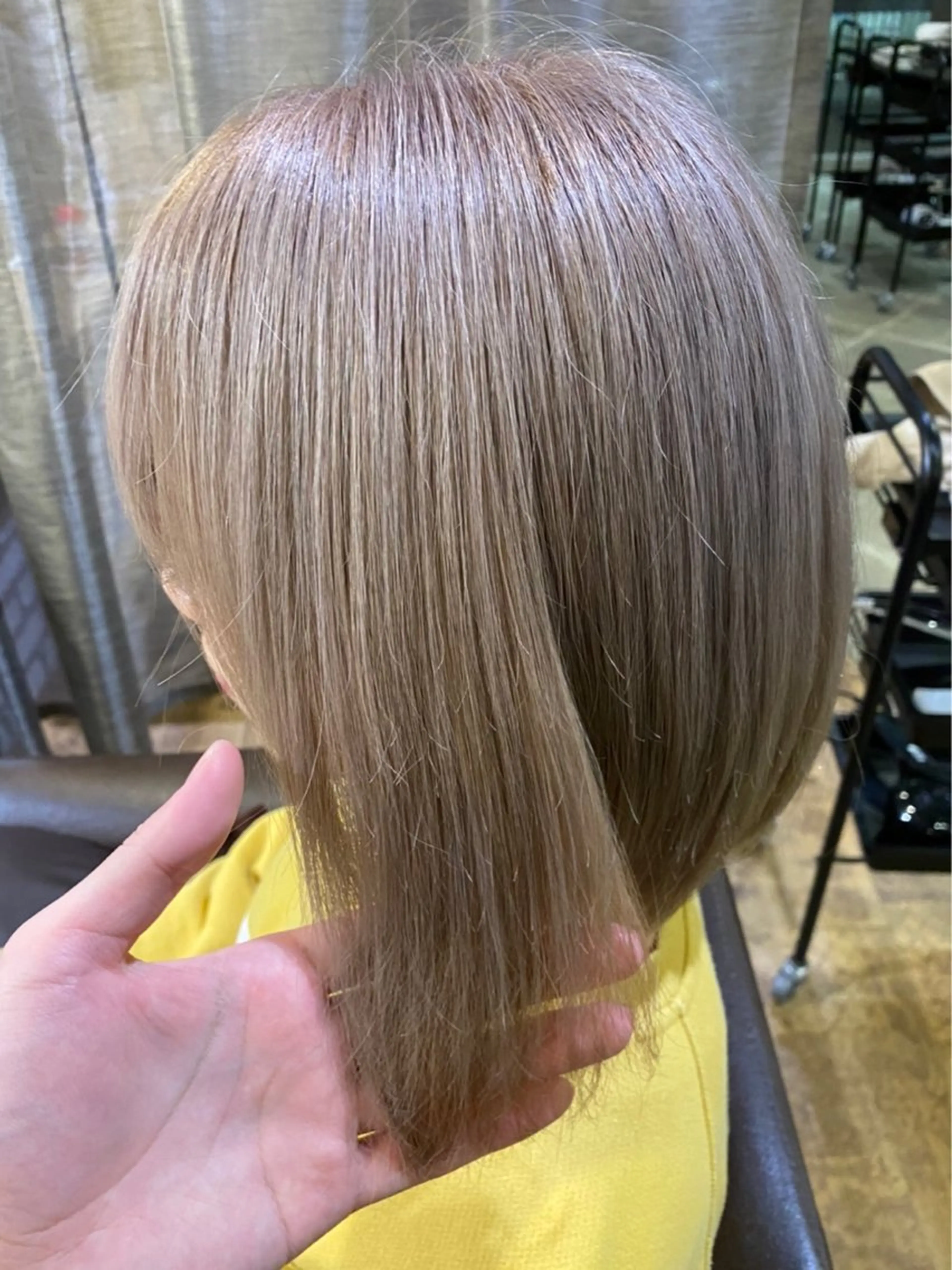 ミディアム 近藤 七海／箕面／艶カラーのヘアスタイル