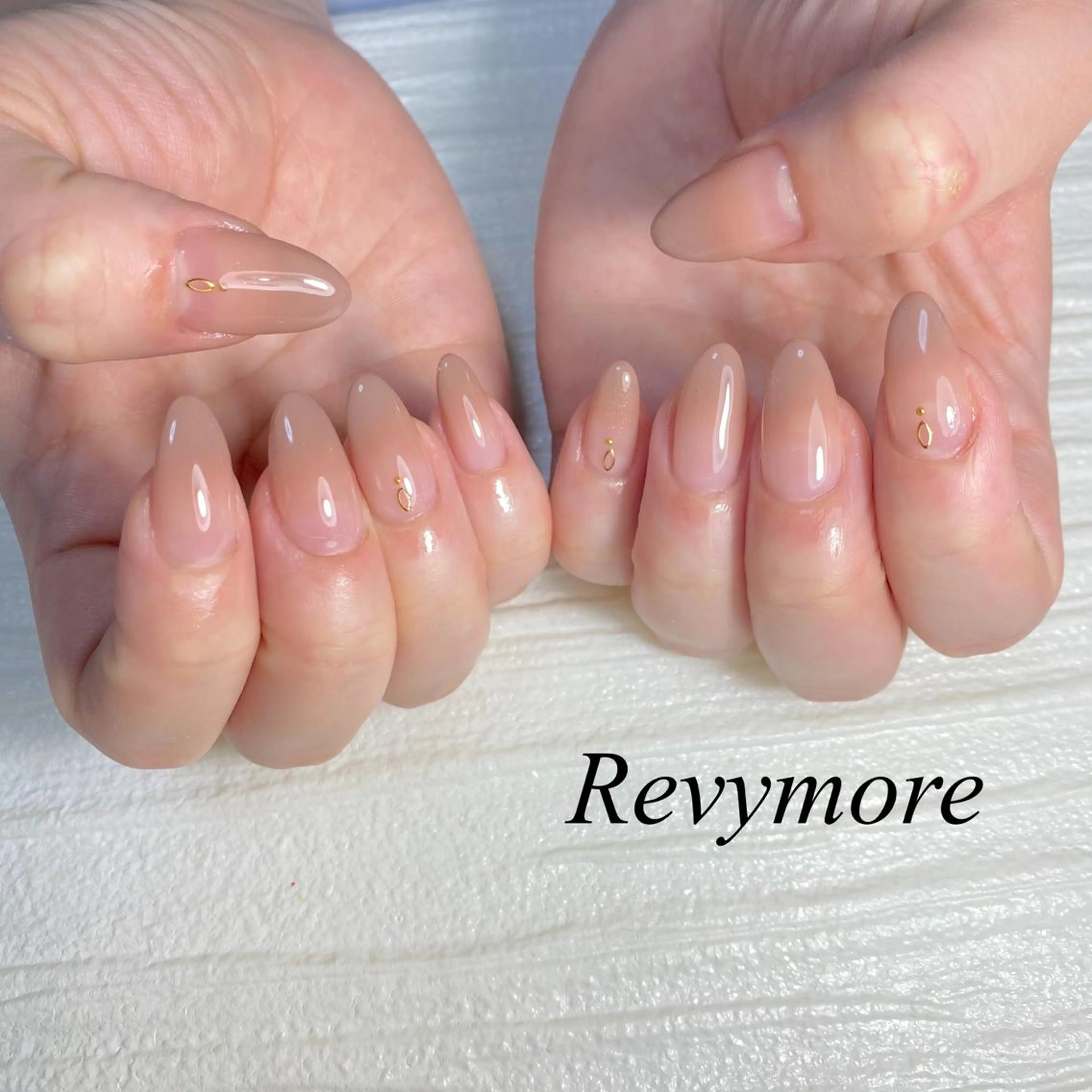 セミロング ネイル 韓国風ヘア ジェルネイル グラデーション キラキラネイル 韓国ネイル nail salon Revymoreのネイルデザイン