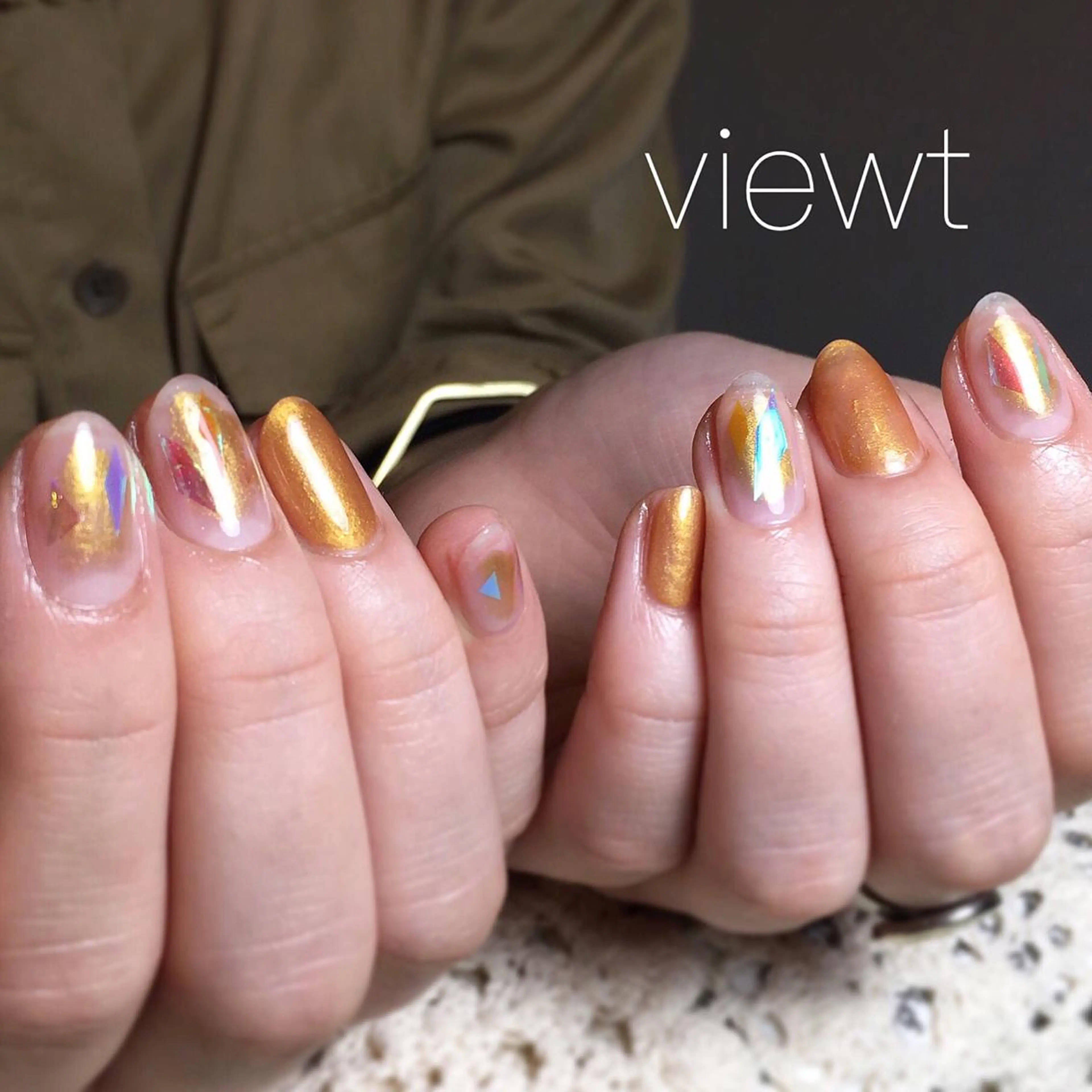 ネイル オーロラネイル ゴールド Nail salon viewt55☺︎のネイルデザイン