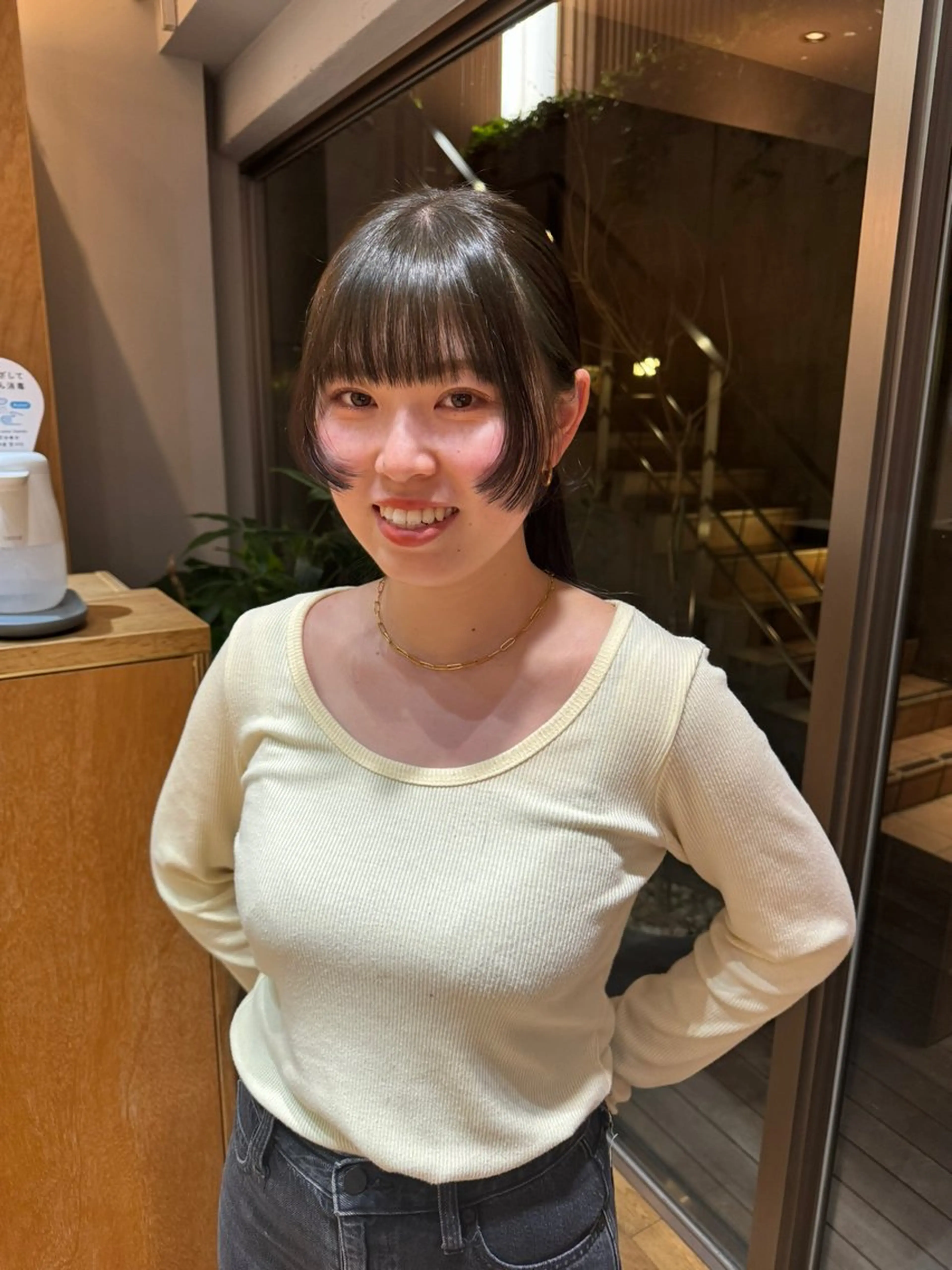 ミディアム カラー レイヤーカット カット ヘアカラー 大橋 芽衣のヘアスタイル