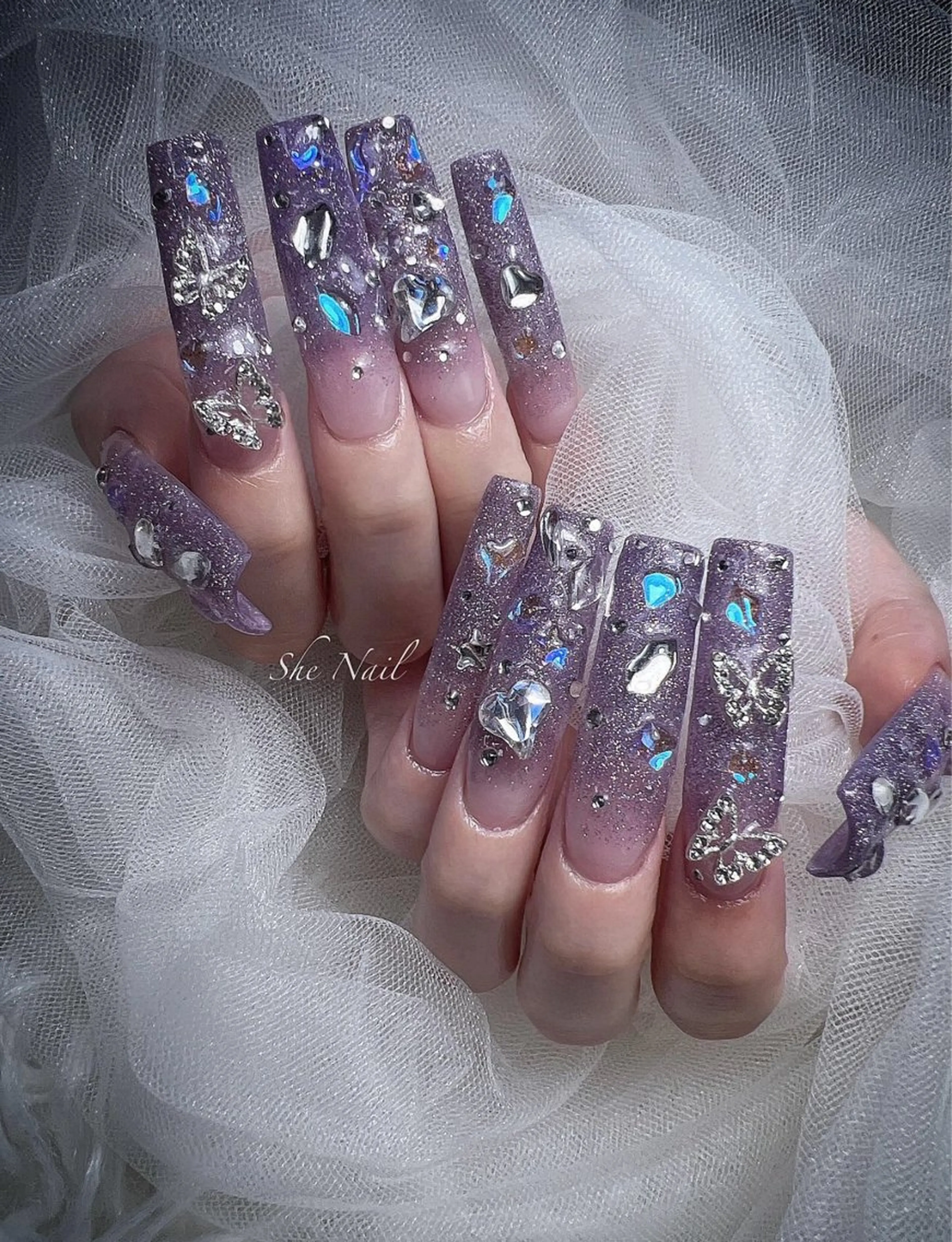 ネイル チークネイル ドット 長さ出し ラメ(グリッター) ラメグラデーション She   Nail所属・ISA_ BELLAのネイルデザイン