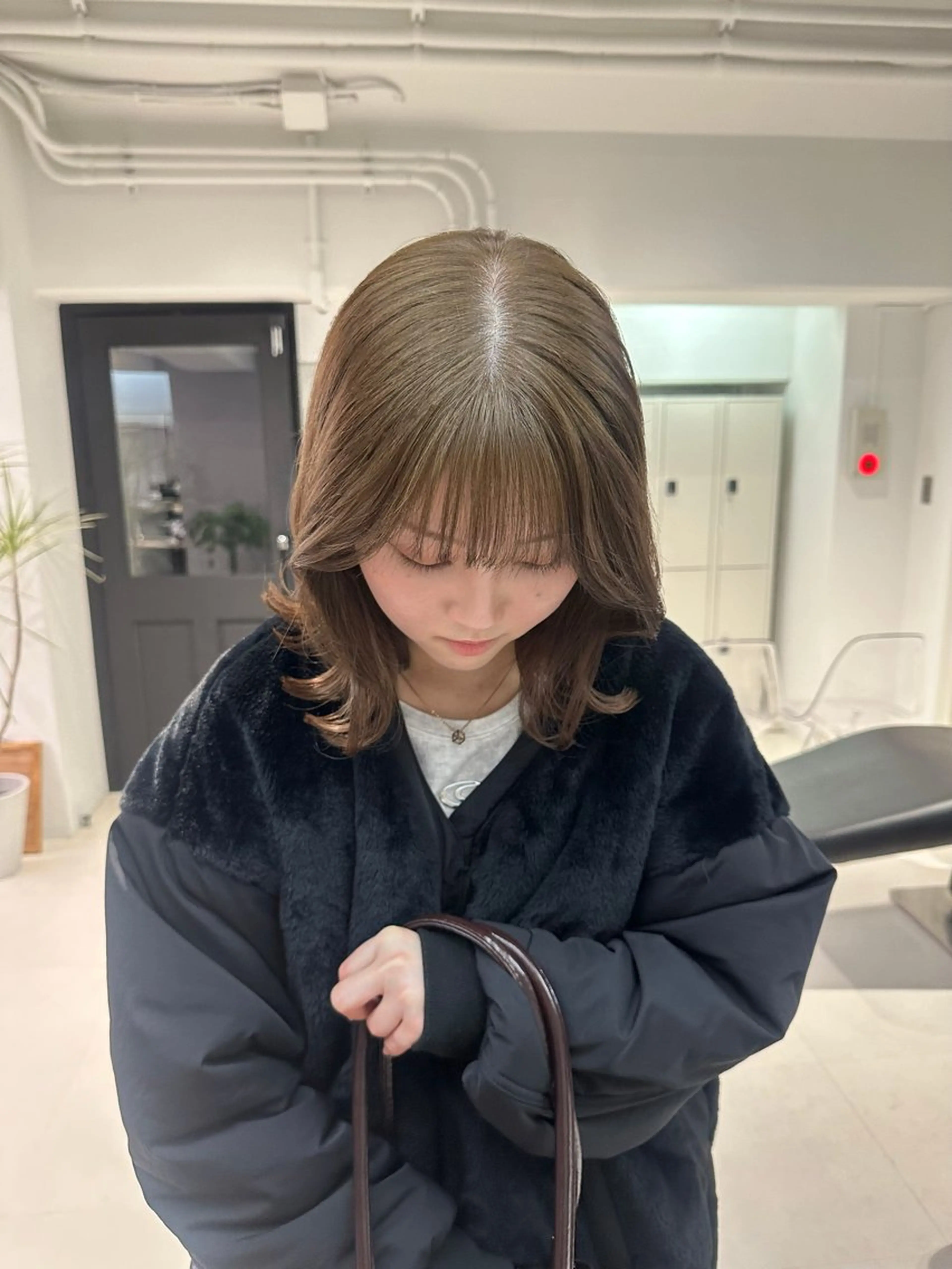 ミディアム カラー ベージュカラー ブリーチ ハイトーンカラー ブリーチなしカラー オリーブベージュ カット ヘアカラー トリートメント REINA☁️透明感 カラー/ぷつっと♡のヘアスタイル