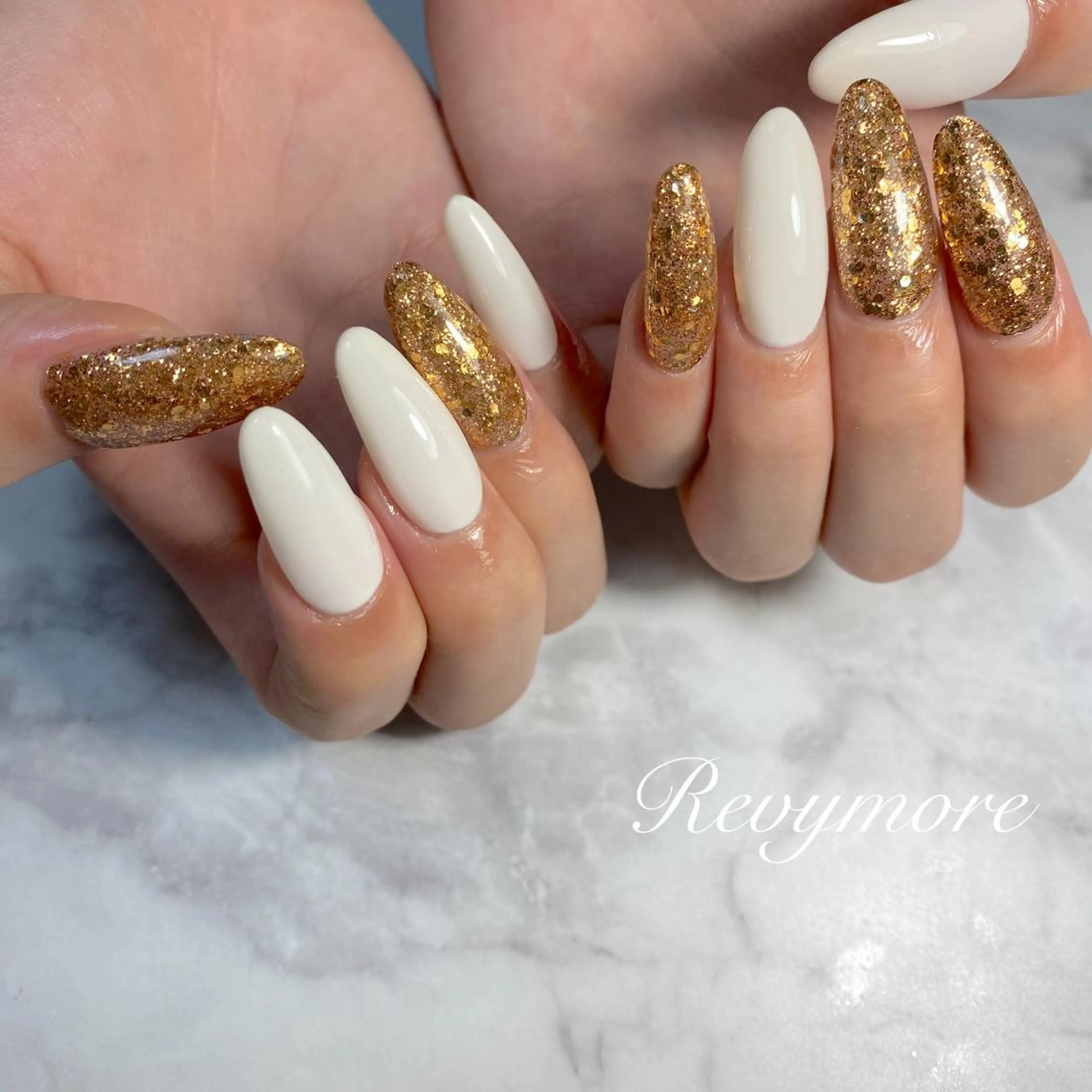 ミディアム ネイル 韓国風ヘア ジェルネイル キラキラネイル 韓国ネイル ラメ(グリッター) nail salon Revymoreのネイルデザイン