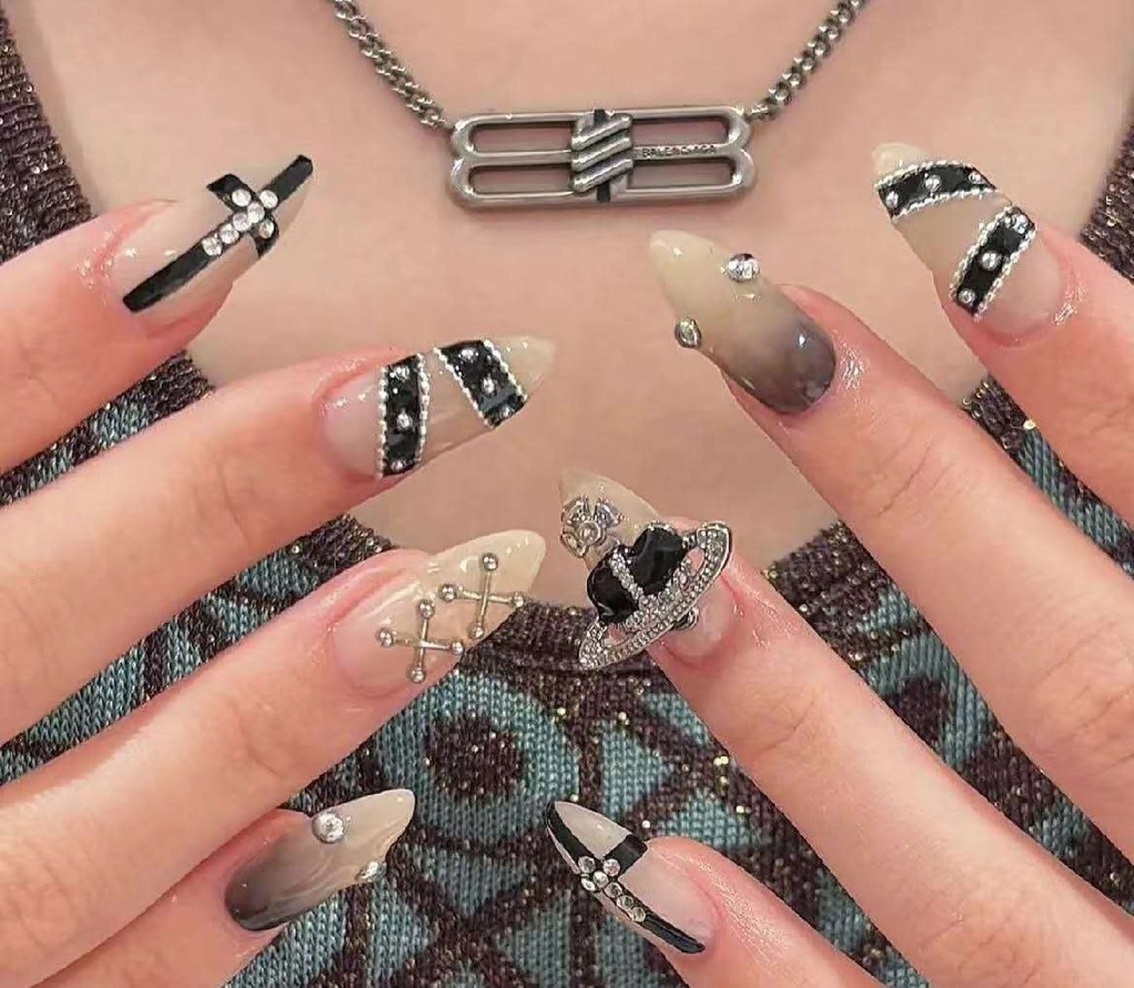 ネイル オーロラネイル フラワーネイル フットネイル フレンチネイル ジェルネイル ハンドネイル Oomiya 服部のネイルデザイン