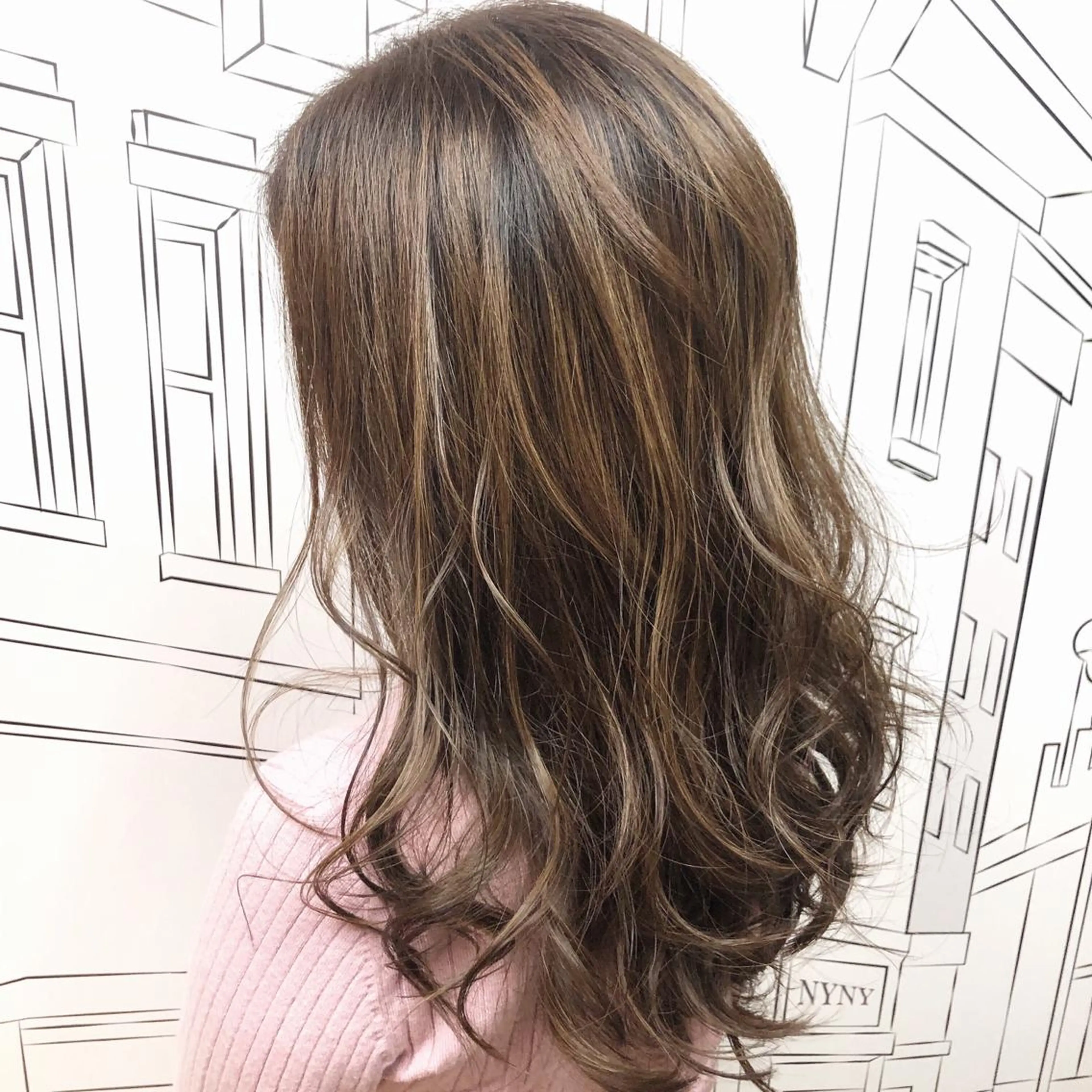 セミロング カラー ベージュカラー ハイライトカラー イルミナカラー ハイライト TOMOKA 艶髪/透明感カラーのヘアスタイル