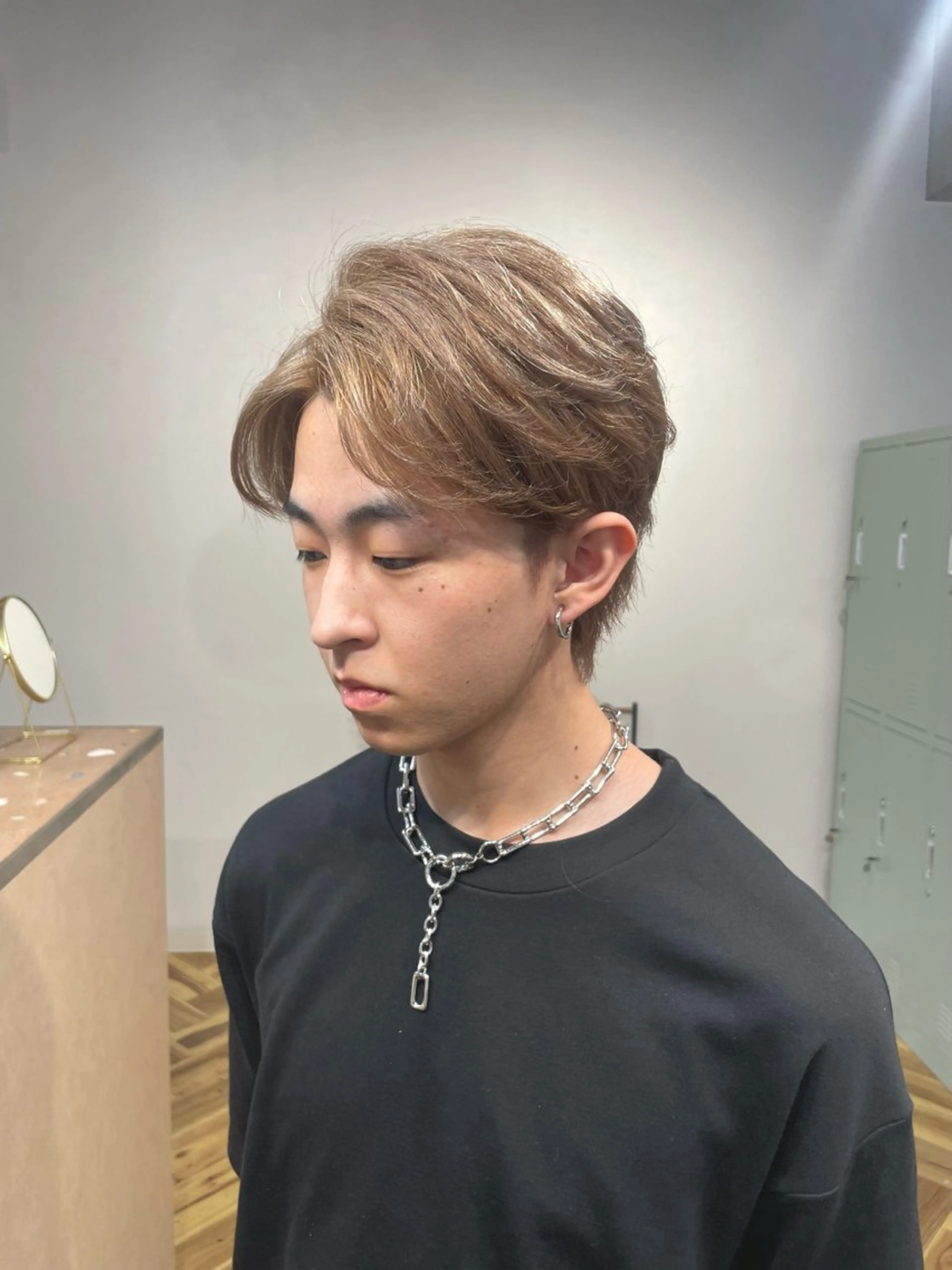 ショート カラー メンズ ベージュカラー ミルクティーベージュ lani hair salon所属・SHOTO ハイトー ン/ブロンドカラーのヘアスタイル