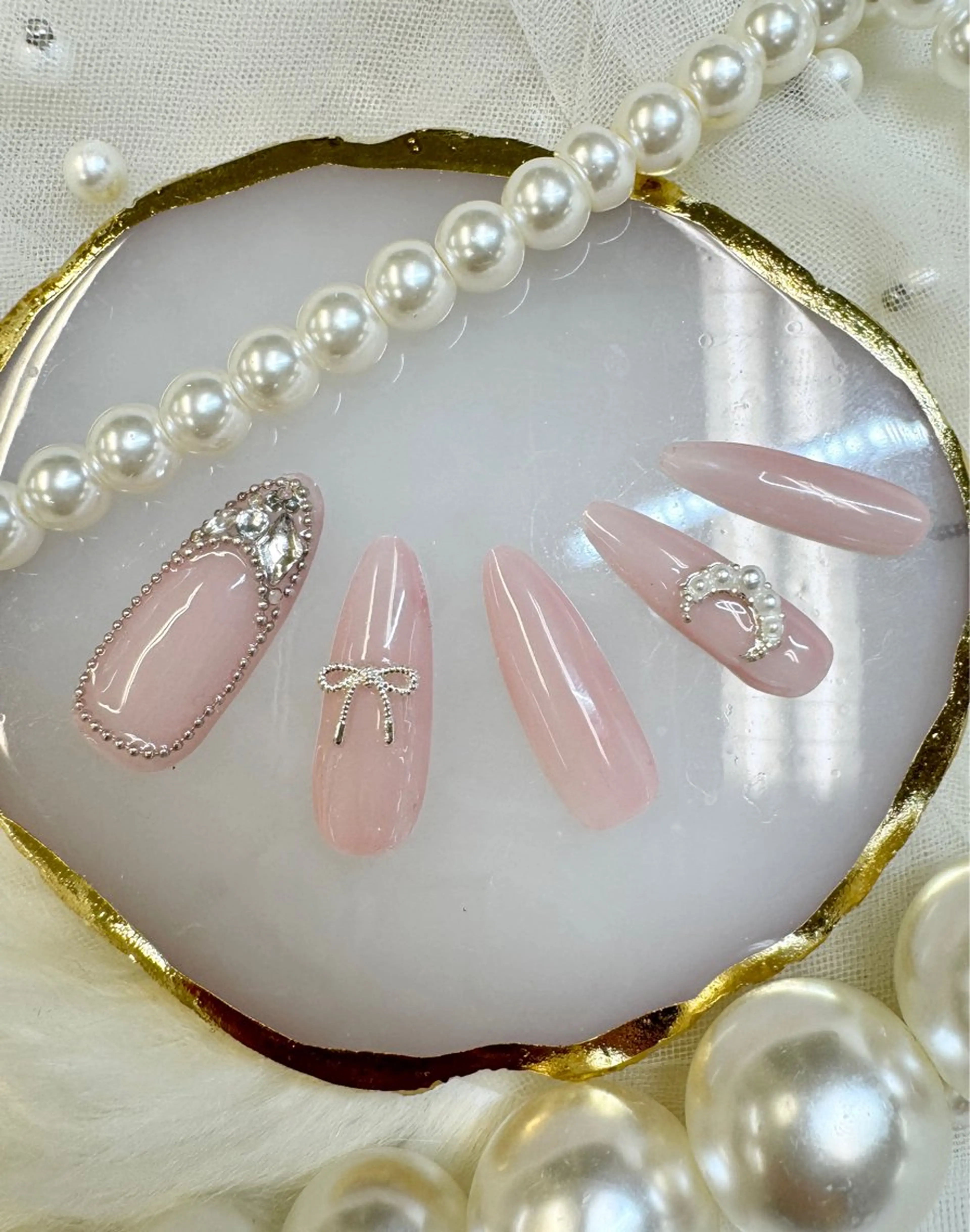 ネイル フレンチネイル ジェルネイル ガラスフレンチ マグネットネイル パラジェル Queeens nailのネイルデザイン