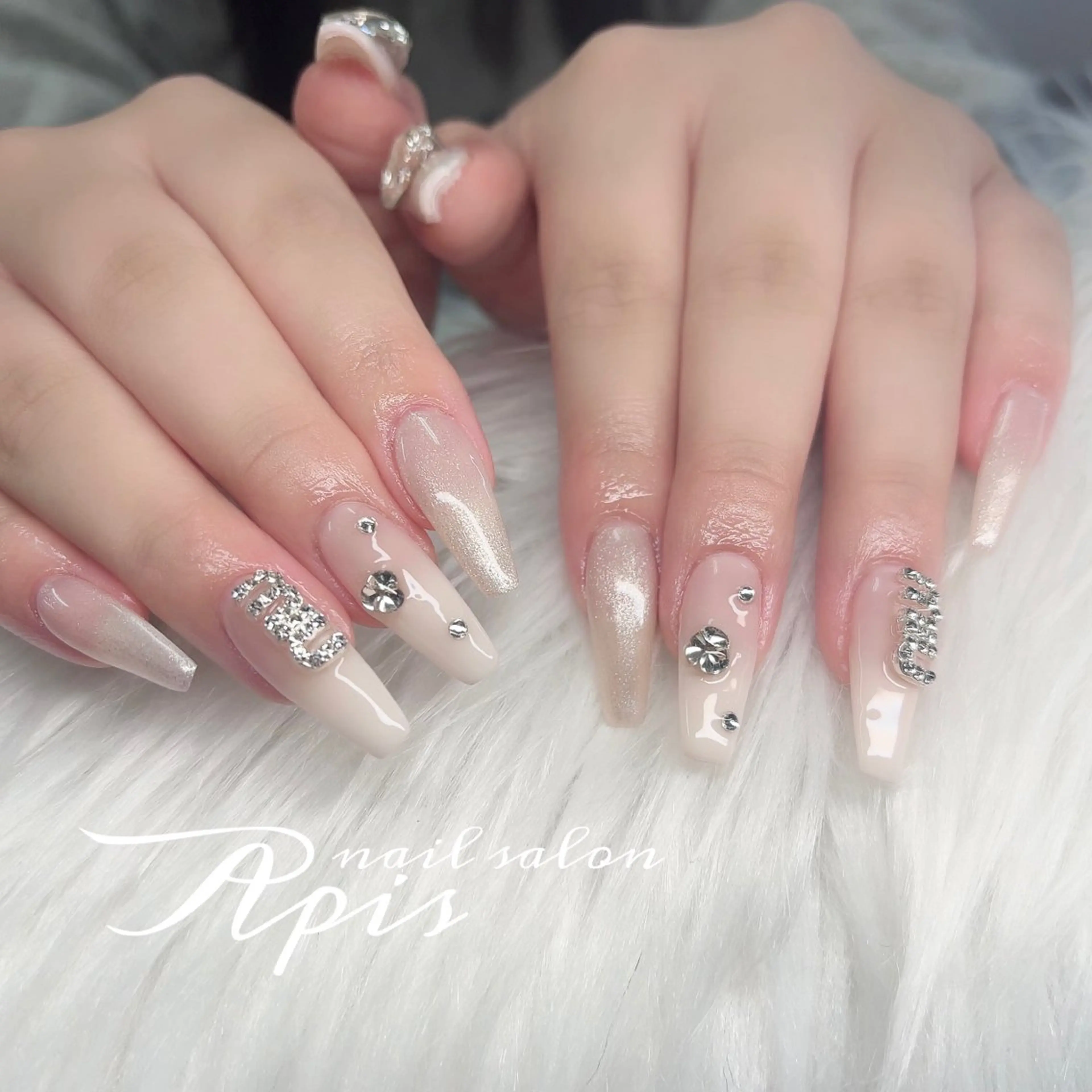 ネイル ハンドネイル Apis manakaのネイルデザイン