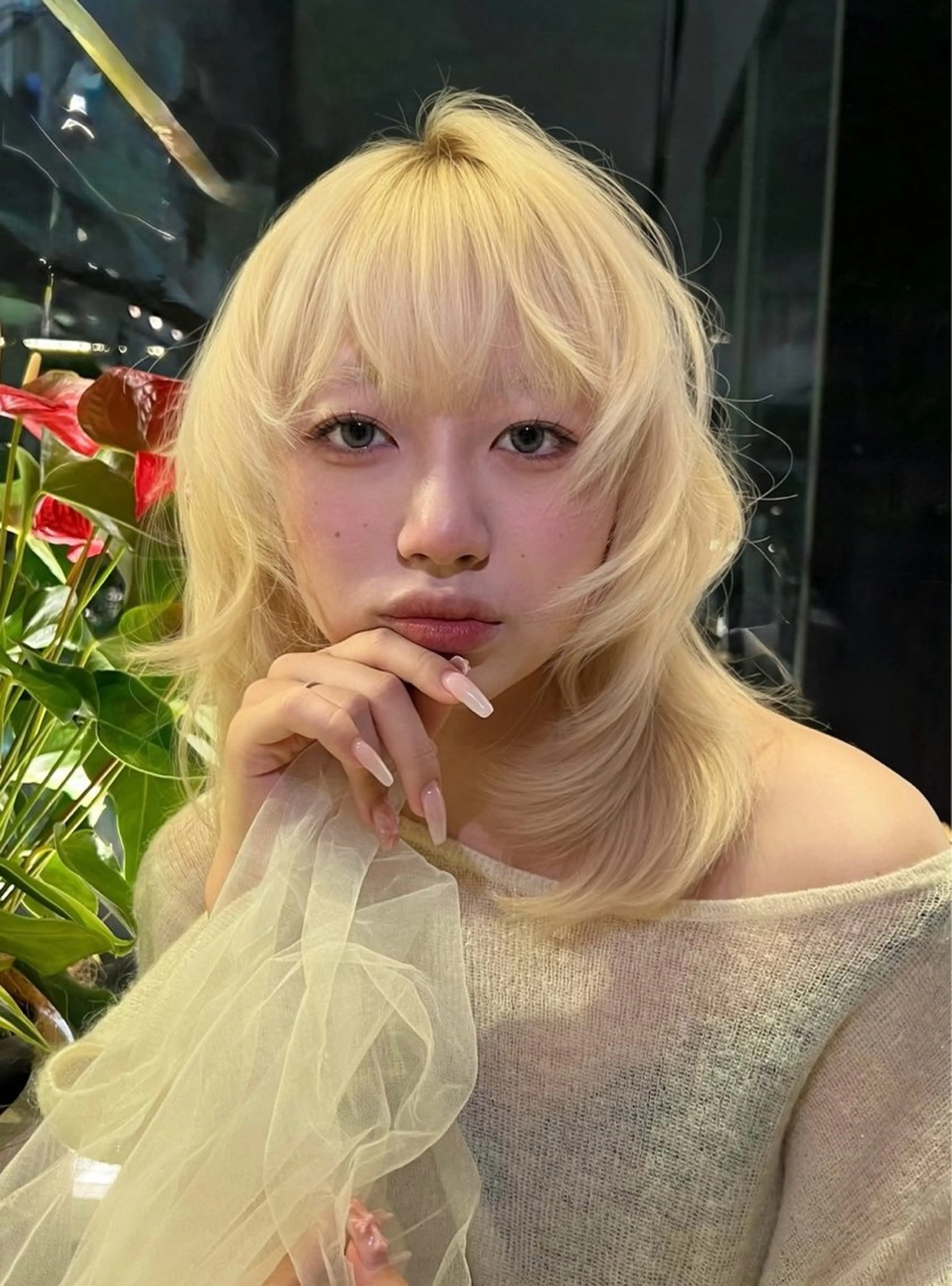 セミロング カラー ハイトーンカラー トリートメント 及川 莉央のヘアスタイル