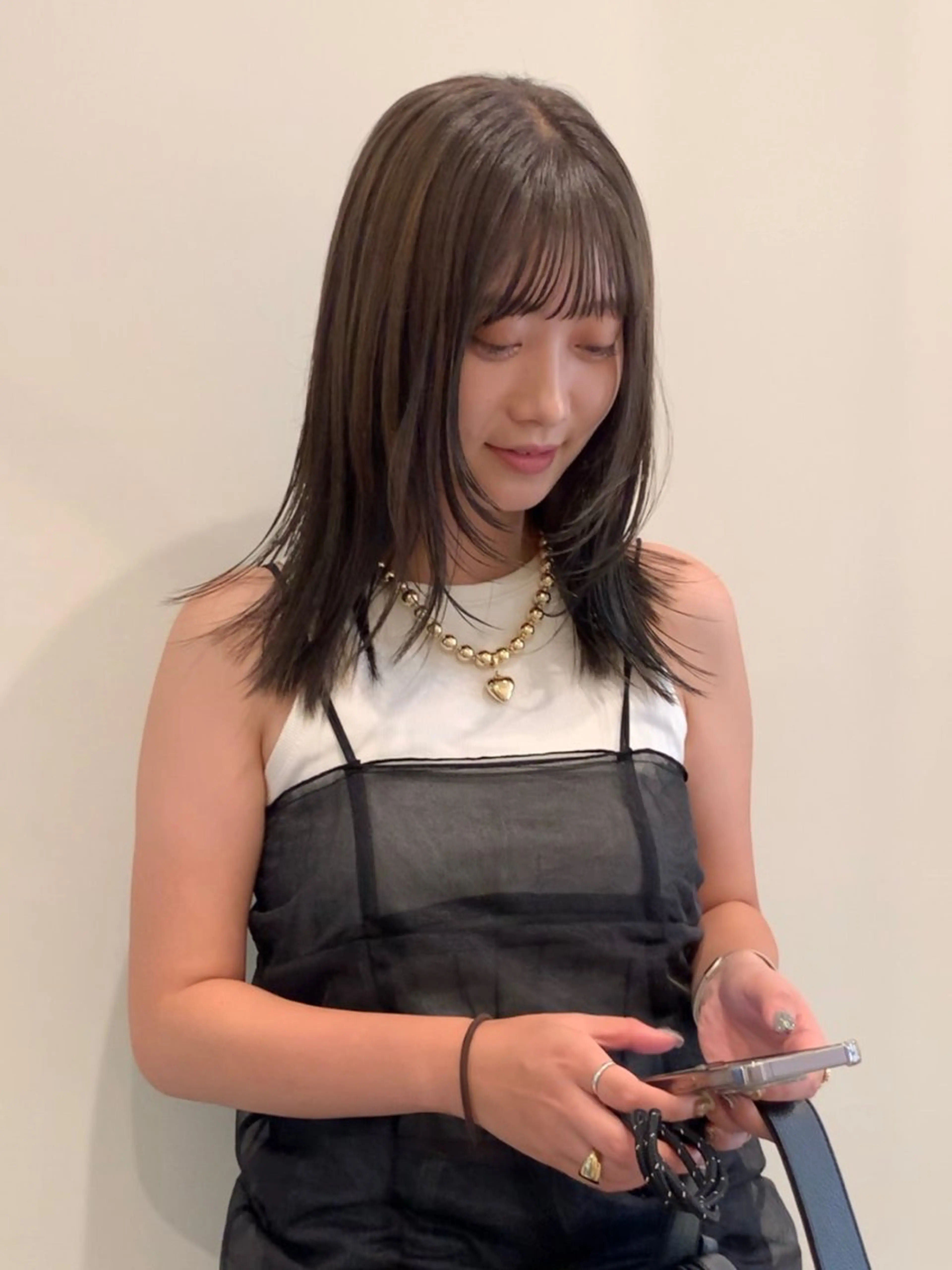 セミロング カラー グレージュ レイヤーカット カット ヘアカラー トリートメント 落合希 Olivebeigeのヘアスタイル