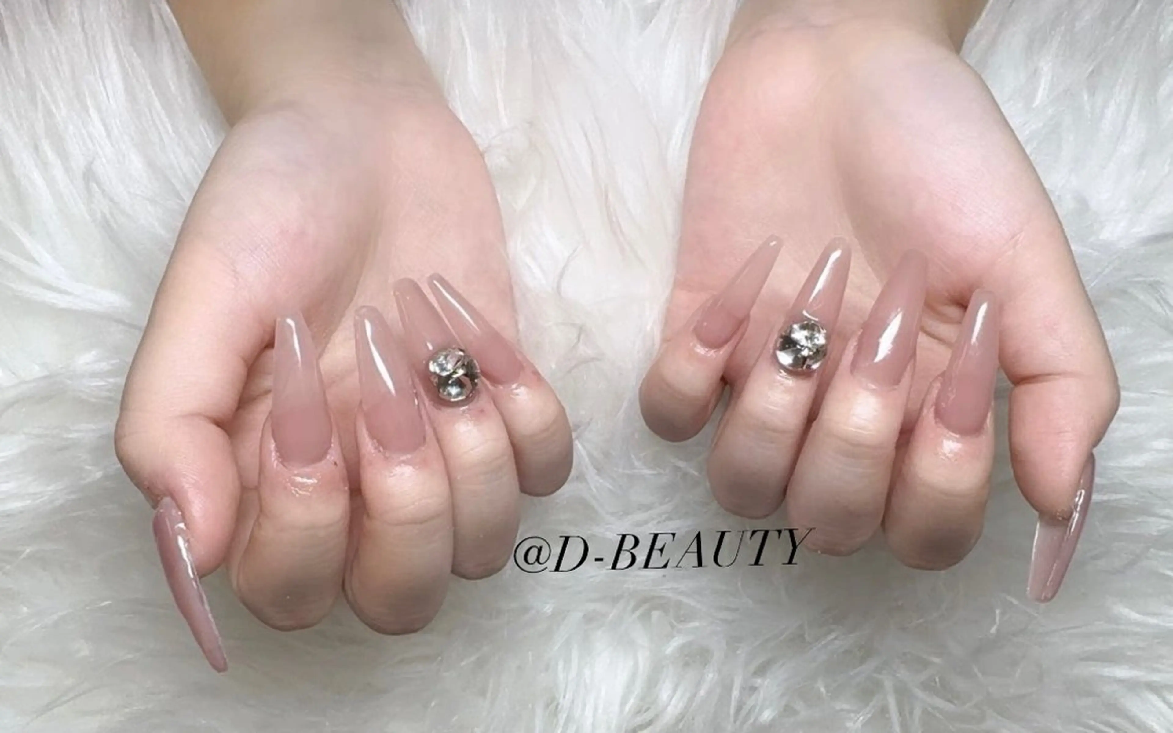 ワンカラー/ラメグラデーション+パーツ2個<2週間以内お直し無料>の写真