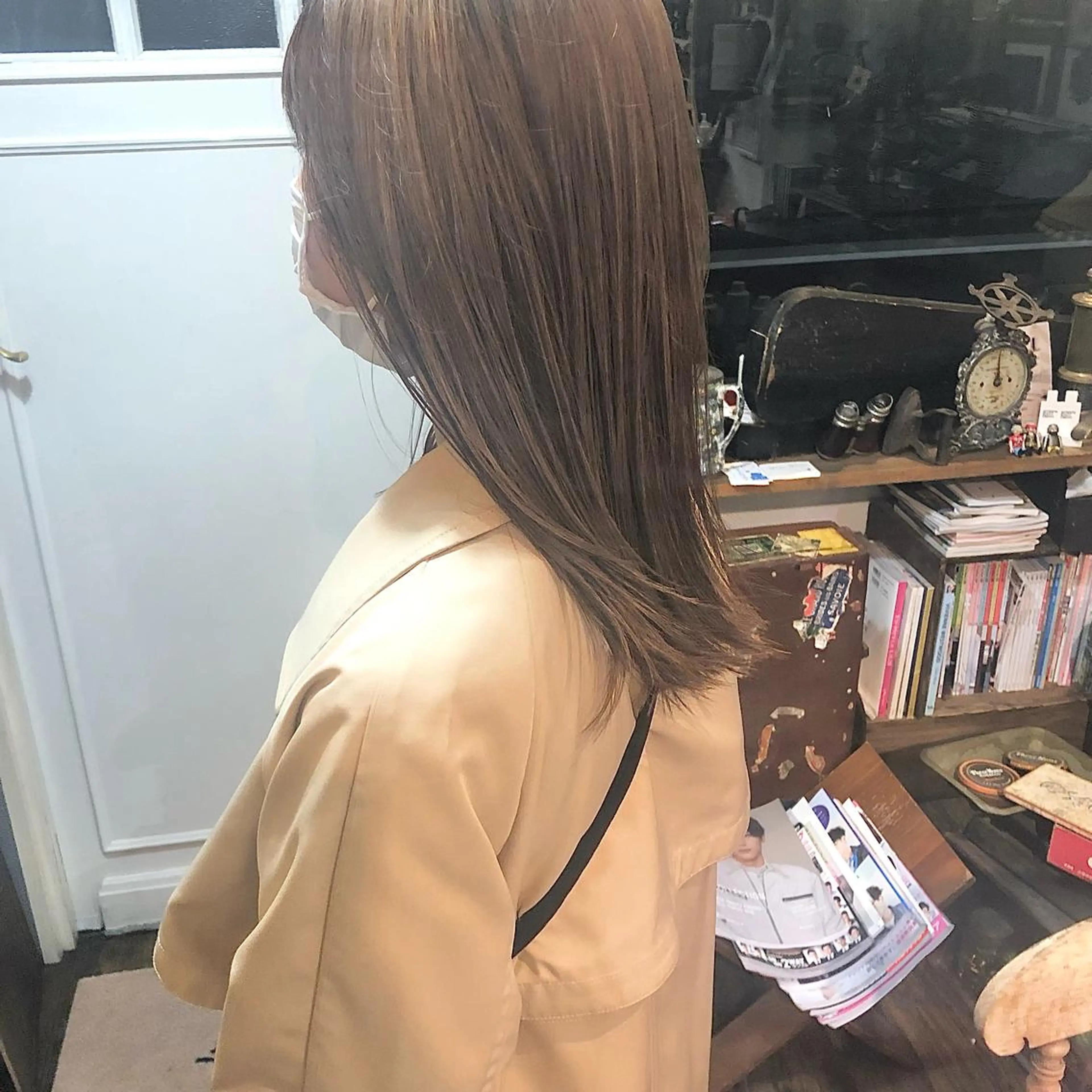 ミディアム AYANO ／レイヤー／オリーブのヘアスタイル