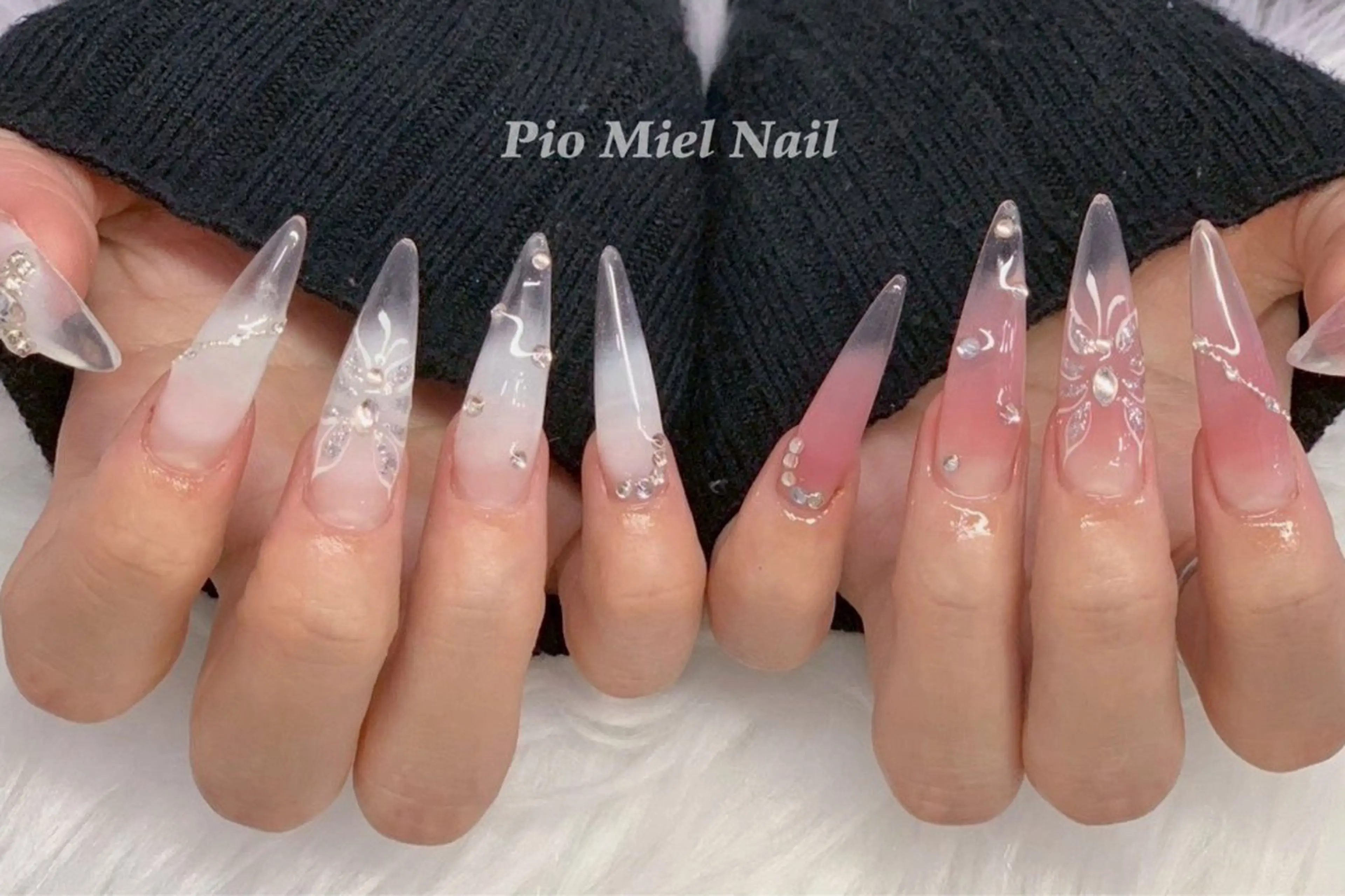 ネイル クリアネイル グラデーション 韓国ネイル ラメ(グリッター) ロングネイル ハンドネイル momo 長さだしのネイルデザイン