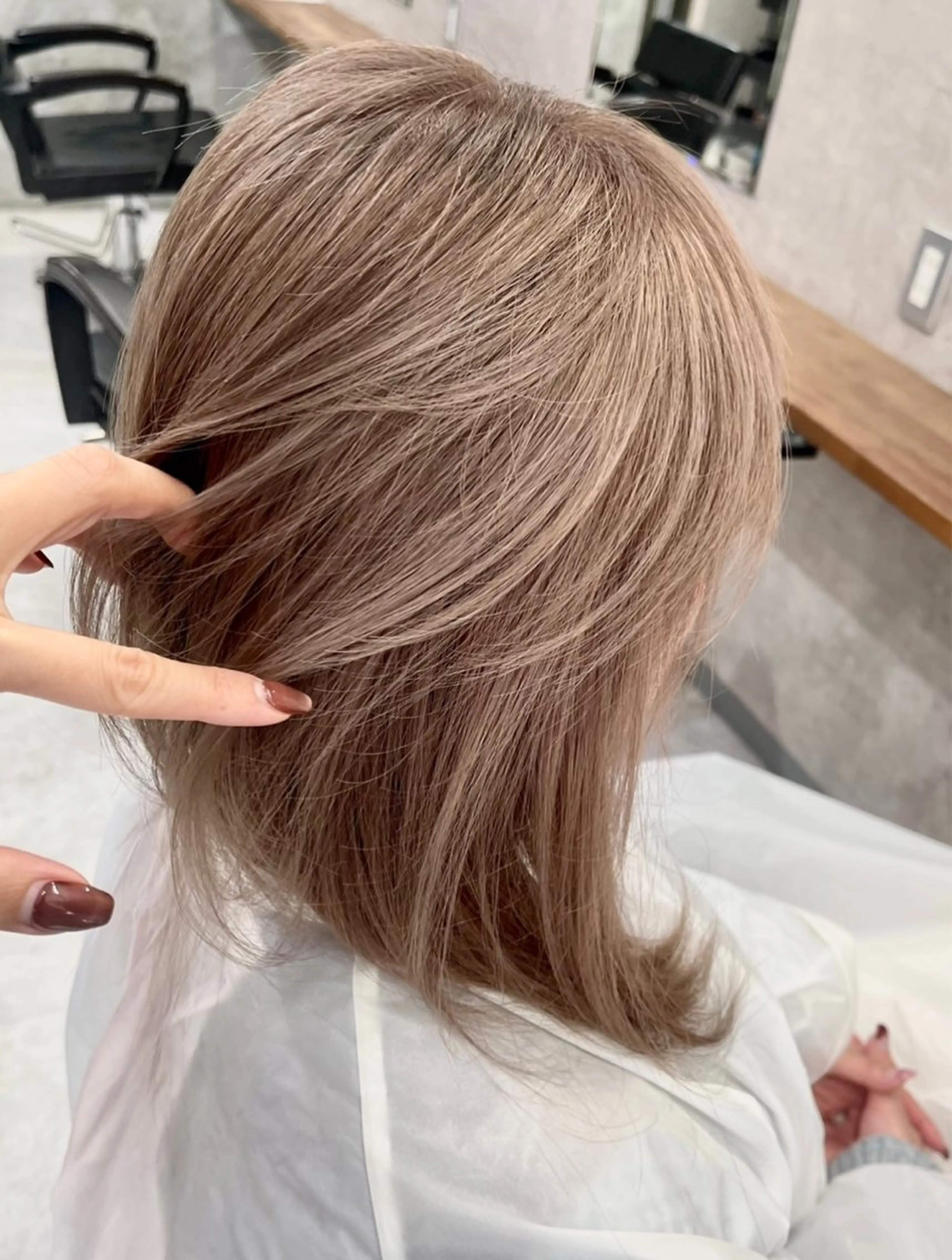 セミロング カラー ベージュカラー ミルクティーベージュ ヘアカラー 松井那津子 /ハイライトブリーチのヘアスタイル