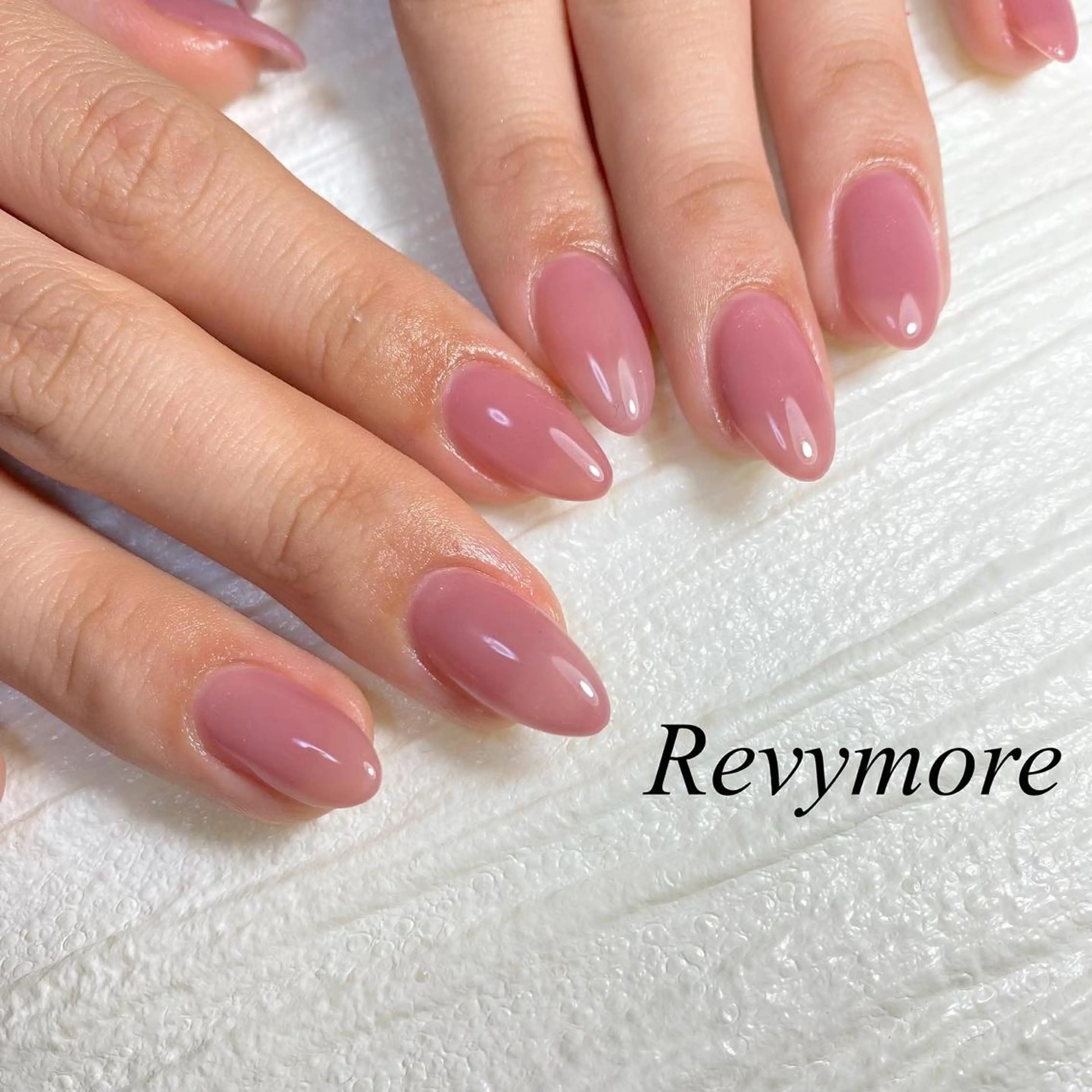 ミディアム ネイル 韓国風ヘア ジェルネイル キラキラネイル 韓国ネイル ニュアンスネイル nail salon Revymore所属・nail salon Revymoreのネイルデザイン