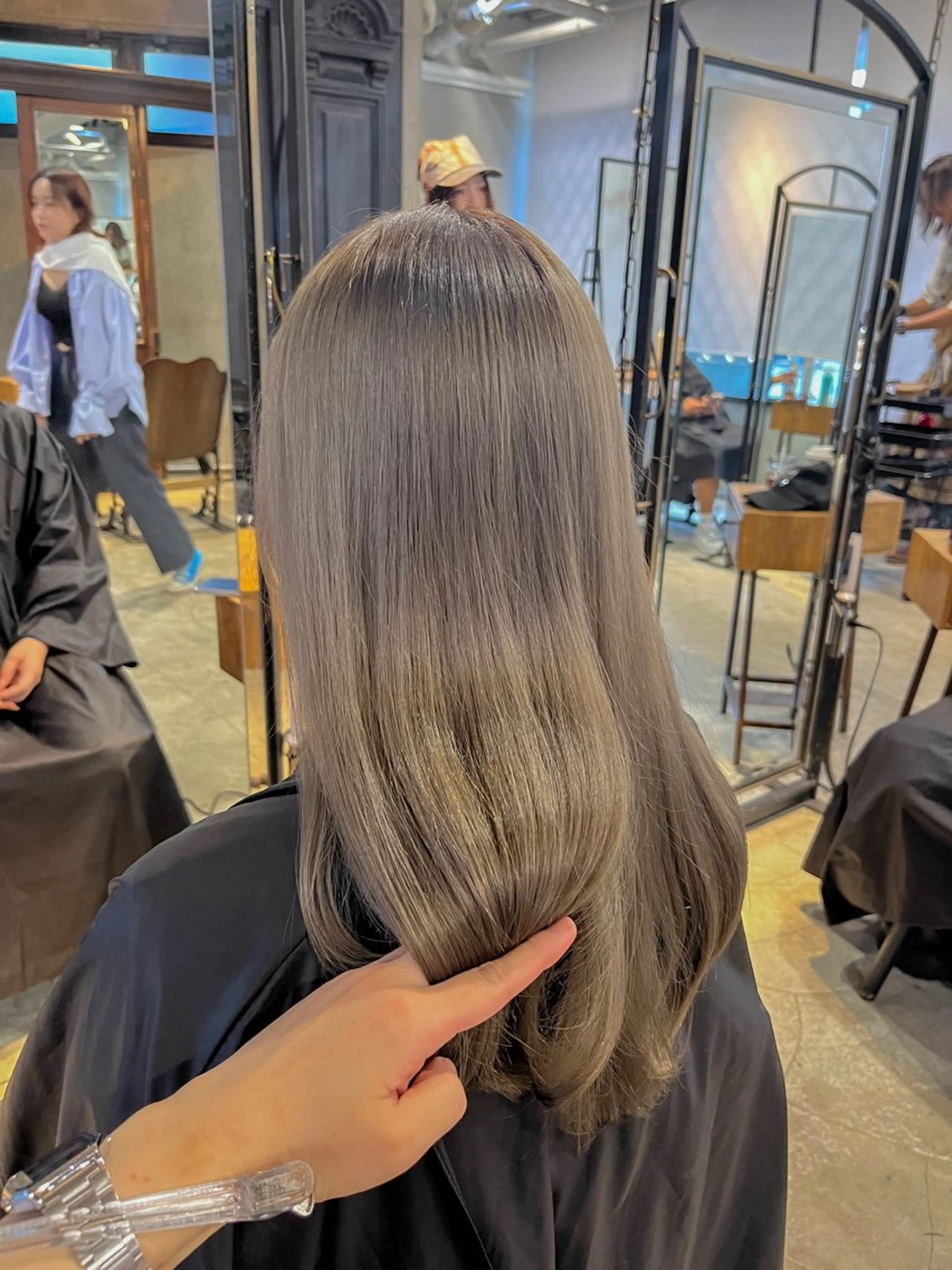 ロング カラー カット ヘアカラー トリートメント ヘアセット 似合わせベージュ 🍯ayumi🍯のヘアスタイル