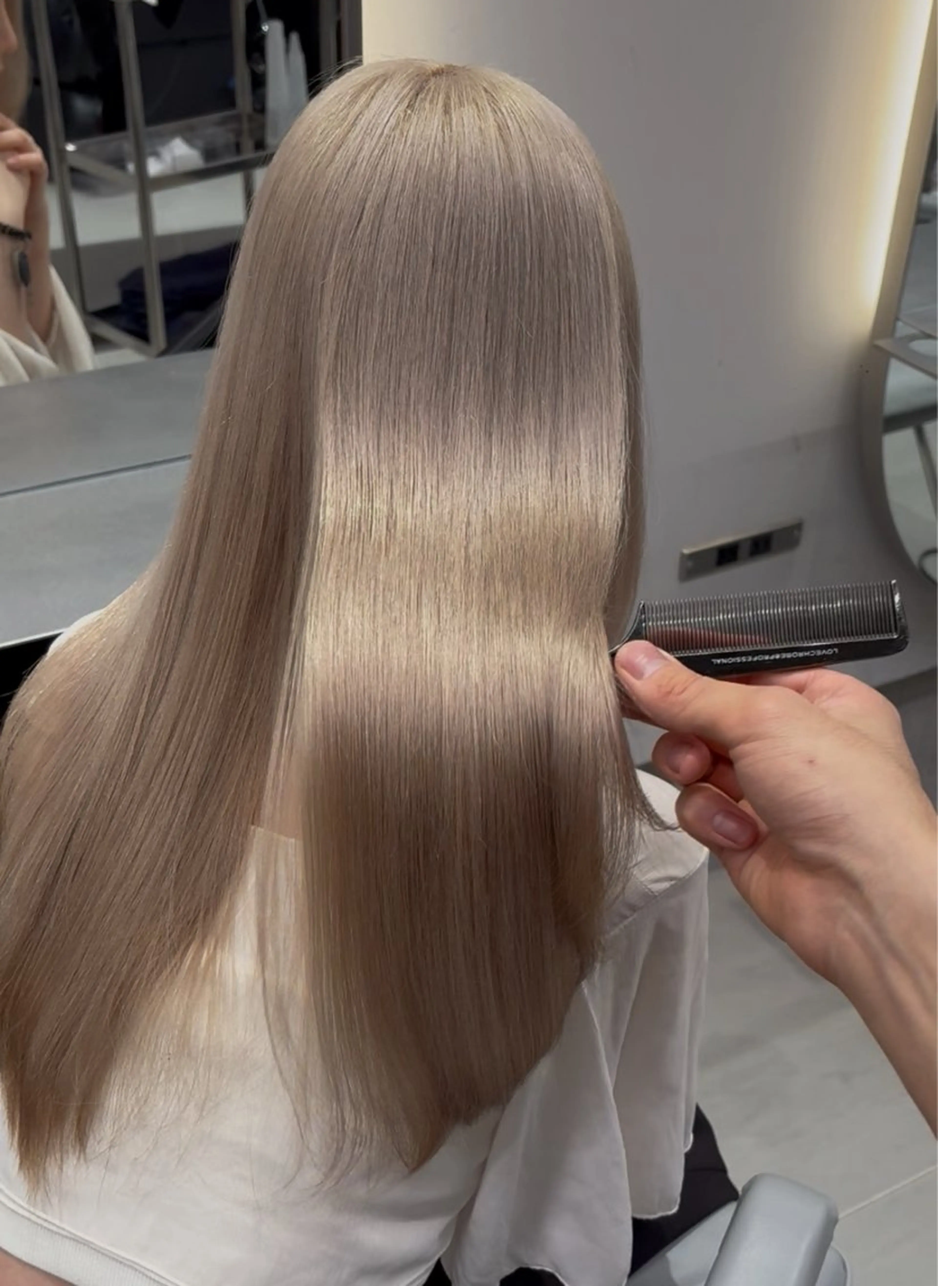 ロング カラー ベージュカラー 透明感カラー デザインカラー ラベンダーカラー ミルクティーベージュ ヘアカラー ケアブリーチカラー 橋本一輝のヘアスタイル