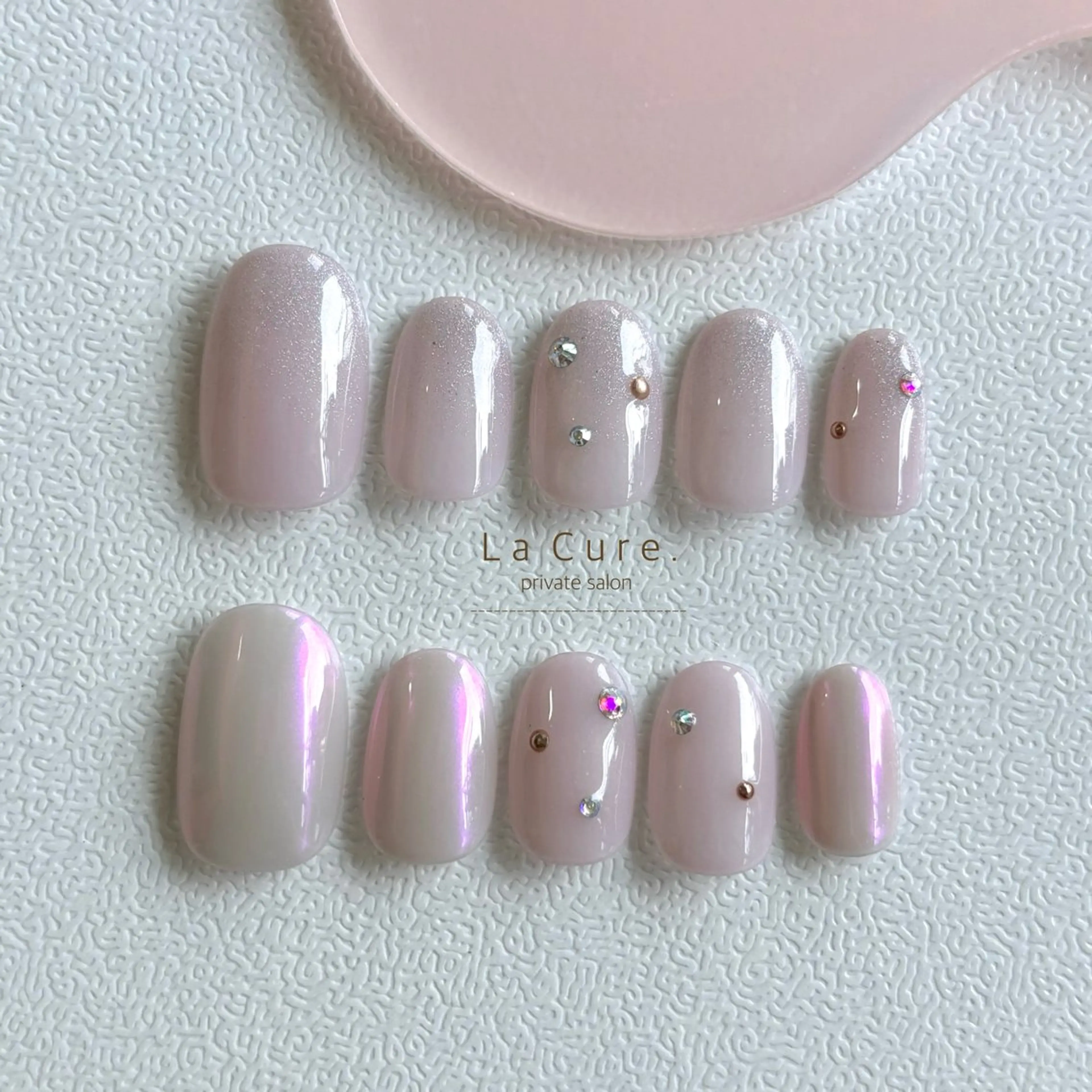 ネイル オーロラネイル ニュアンスネイル オフィスネイル ピンク ショートネイル ハンドネイル Lacure. misaのネイルデザイン