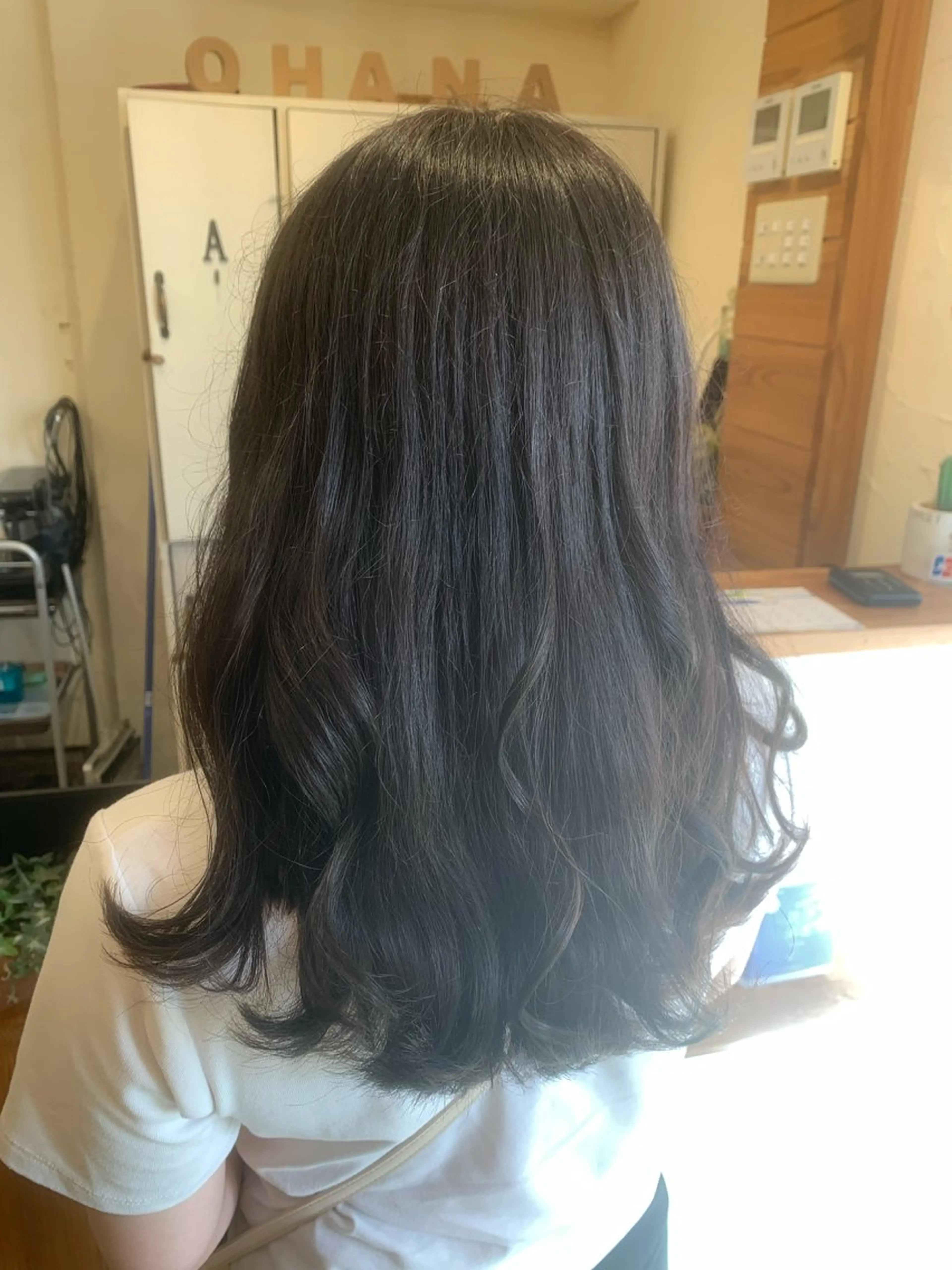 セミロング カラー 黒髪 ブルーカラー ブルーブラック 瀧 葉月のヘアスタイル