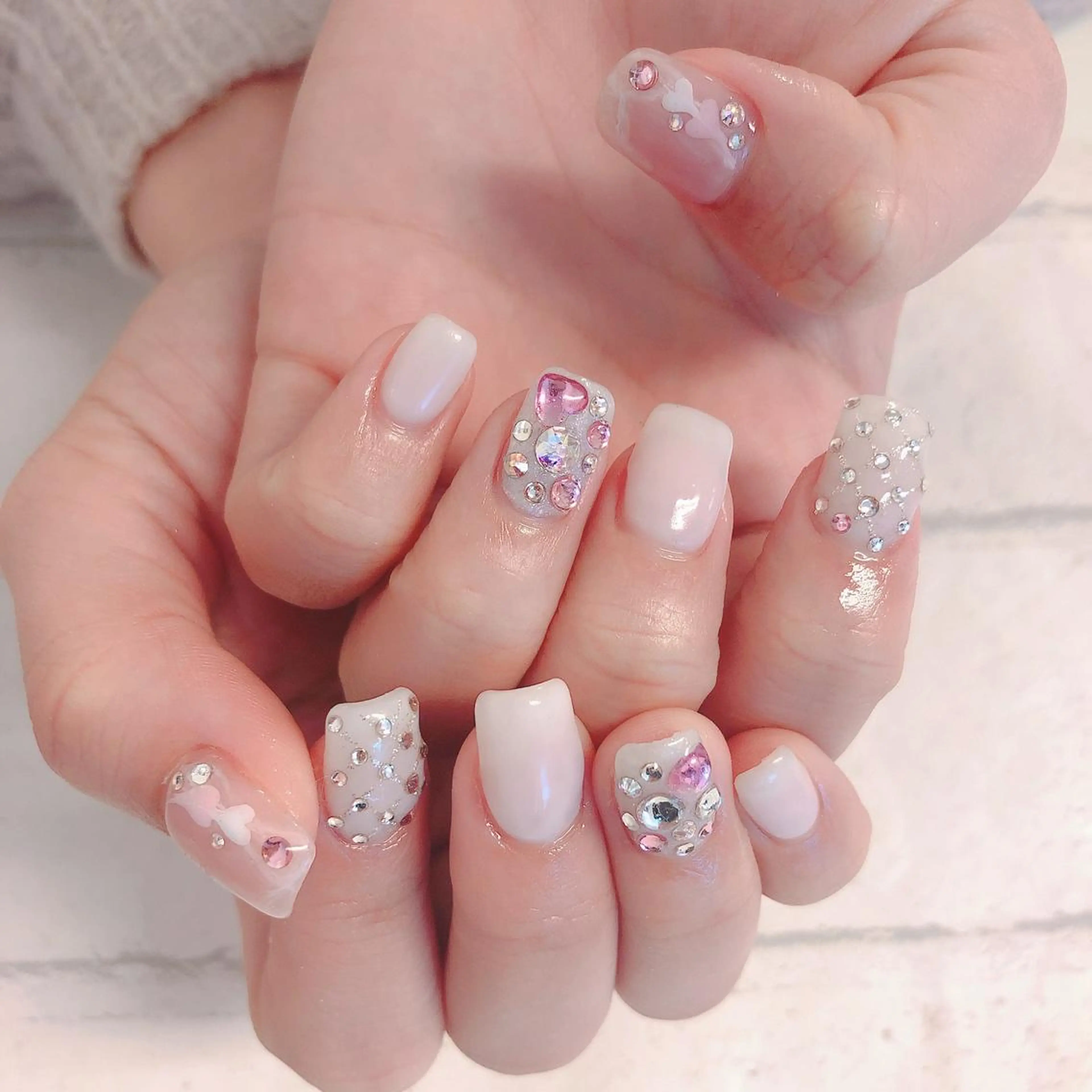 ネイル アートネイル ドット ジェルネイル ピンク ストーンネイル ono megumiのネイルデザイン