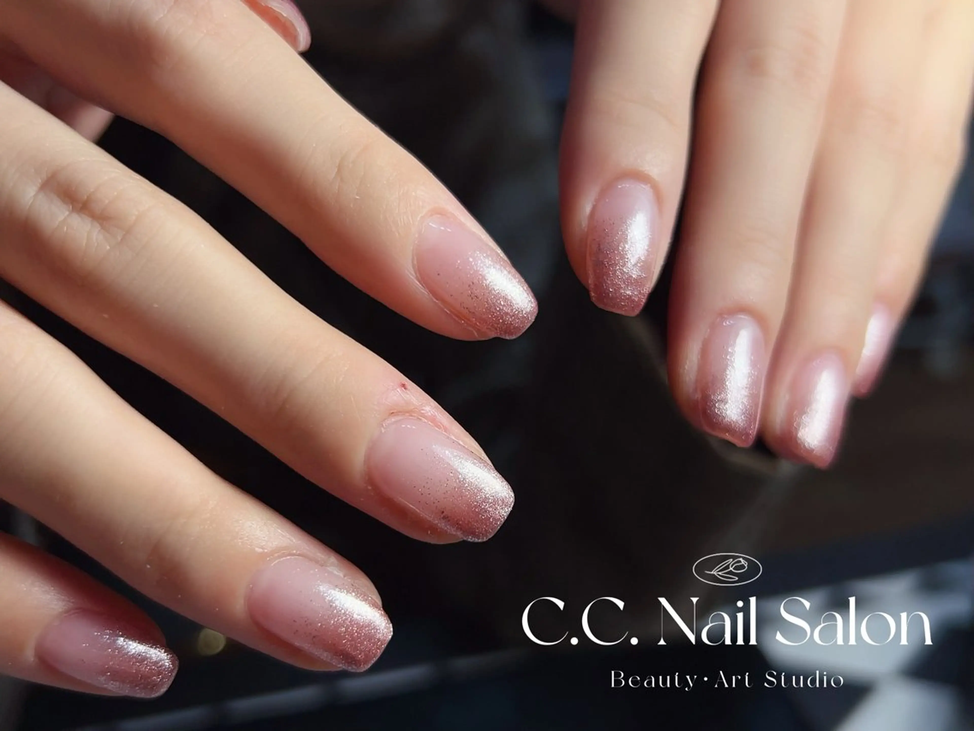 美フォルム🍒ラメグラテーションorフラッシュネイル【初回ソフトジェルオフ無料】の写真