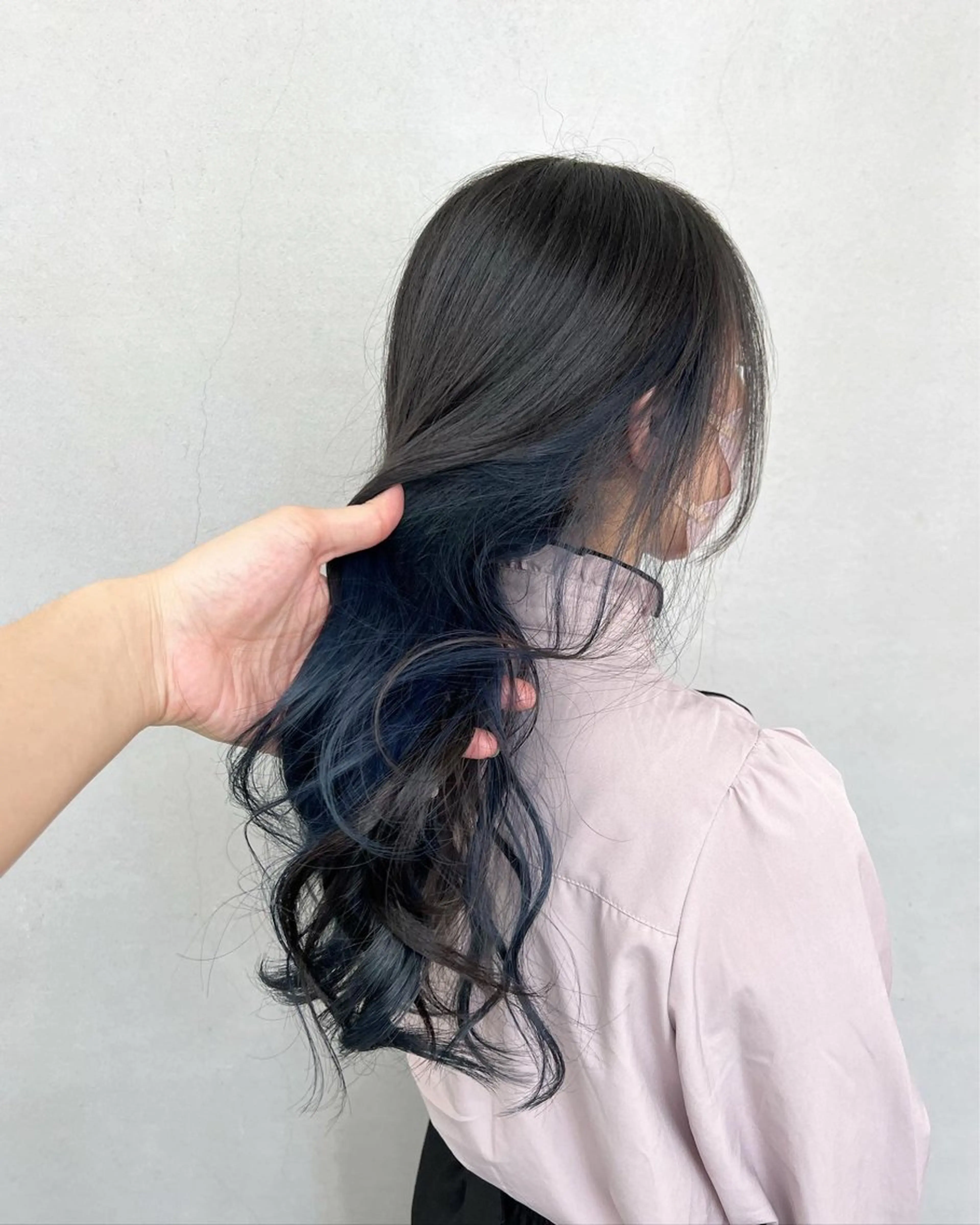 ロング カラー ブリーチ ブルーカラー ネイビーカラー ヘアカラー トリートメント インナーカラー/天神 ブリーチ/吉田のヘアスタイル