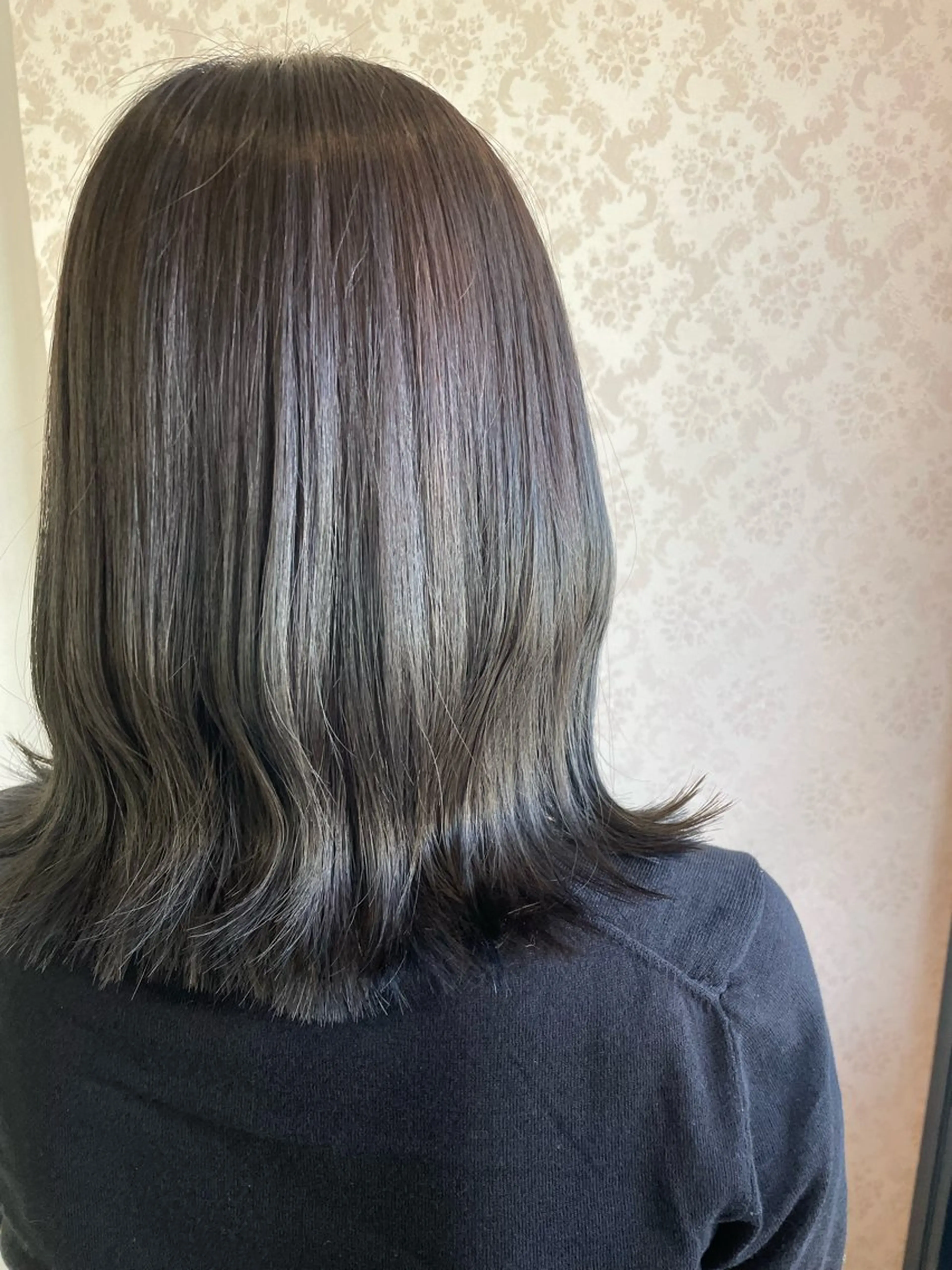 ミディアム カット ヒヨシ ルナのヘアスタイル