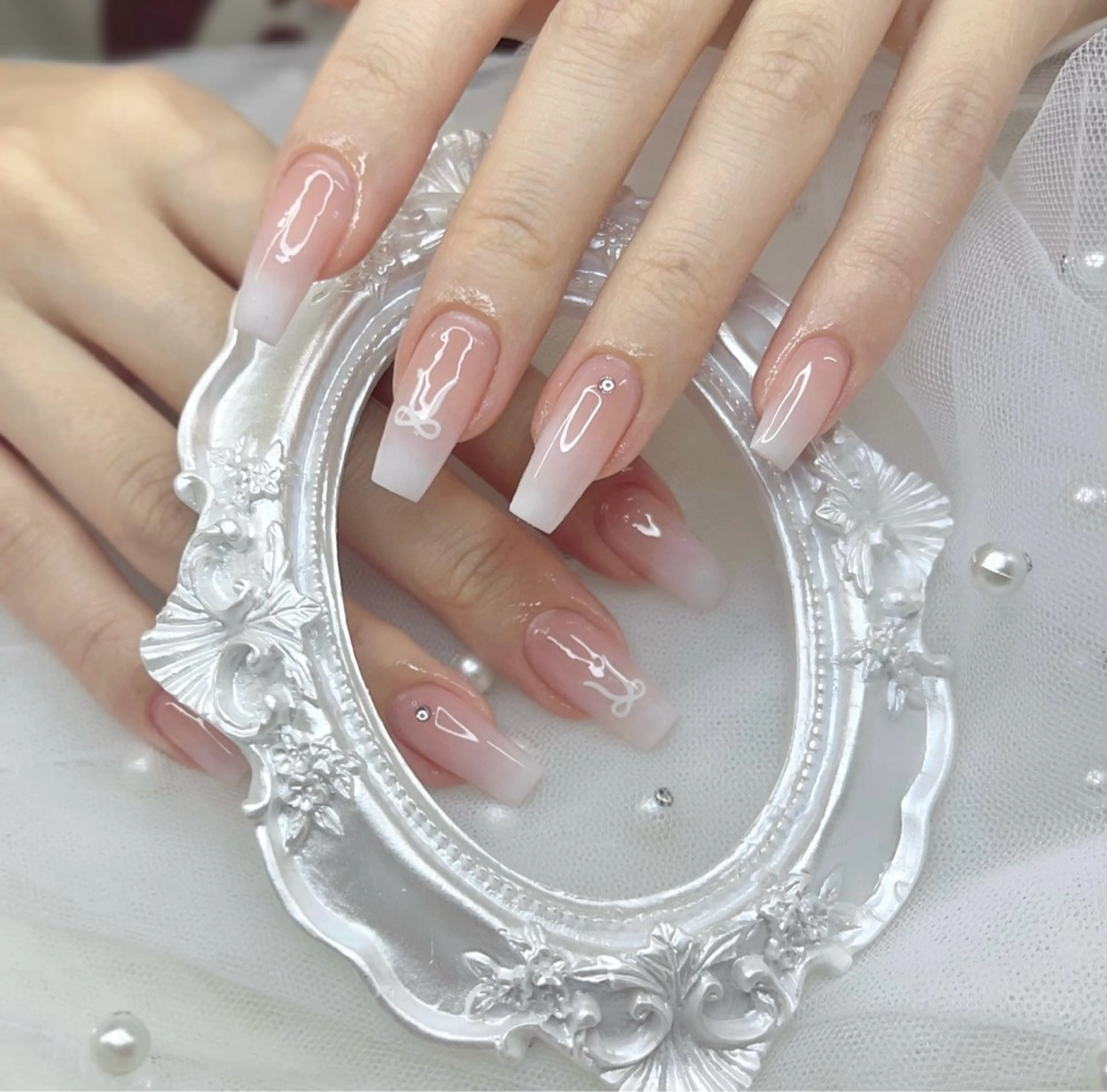 ネイル ハンドネイル アユリ リリのネイルデザイン