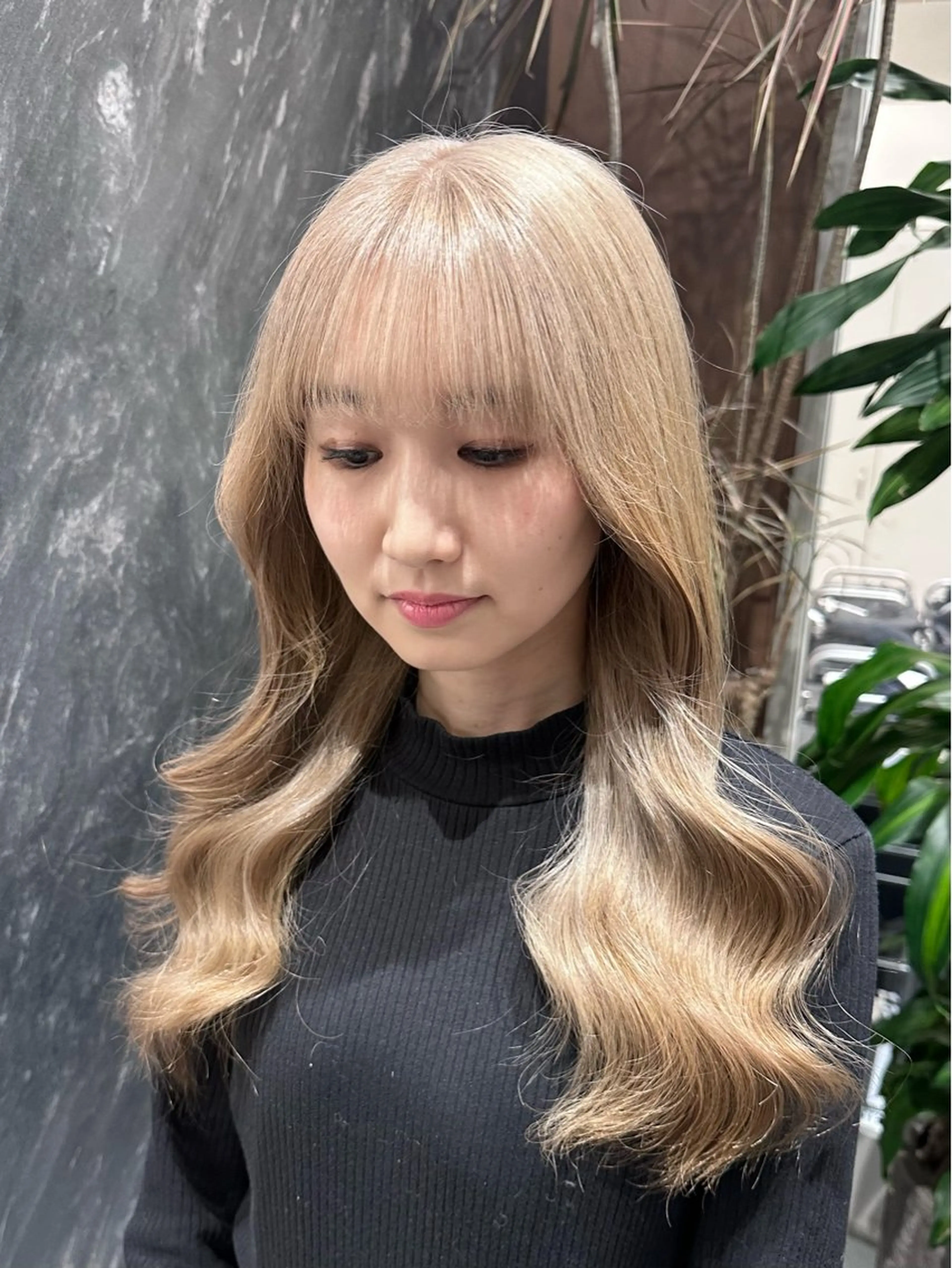 ロング カラー ベージュカラー ミルクティーベージュ ヘアカラー トリートメント salowin原宿iori所属・💋ハイトーンデザイ ンヘア💋A'nyuのヘアスタイル